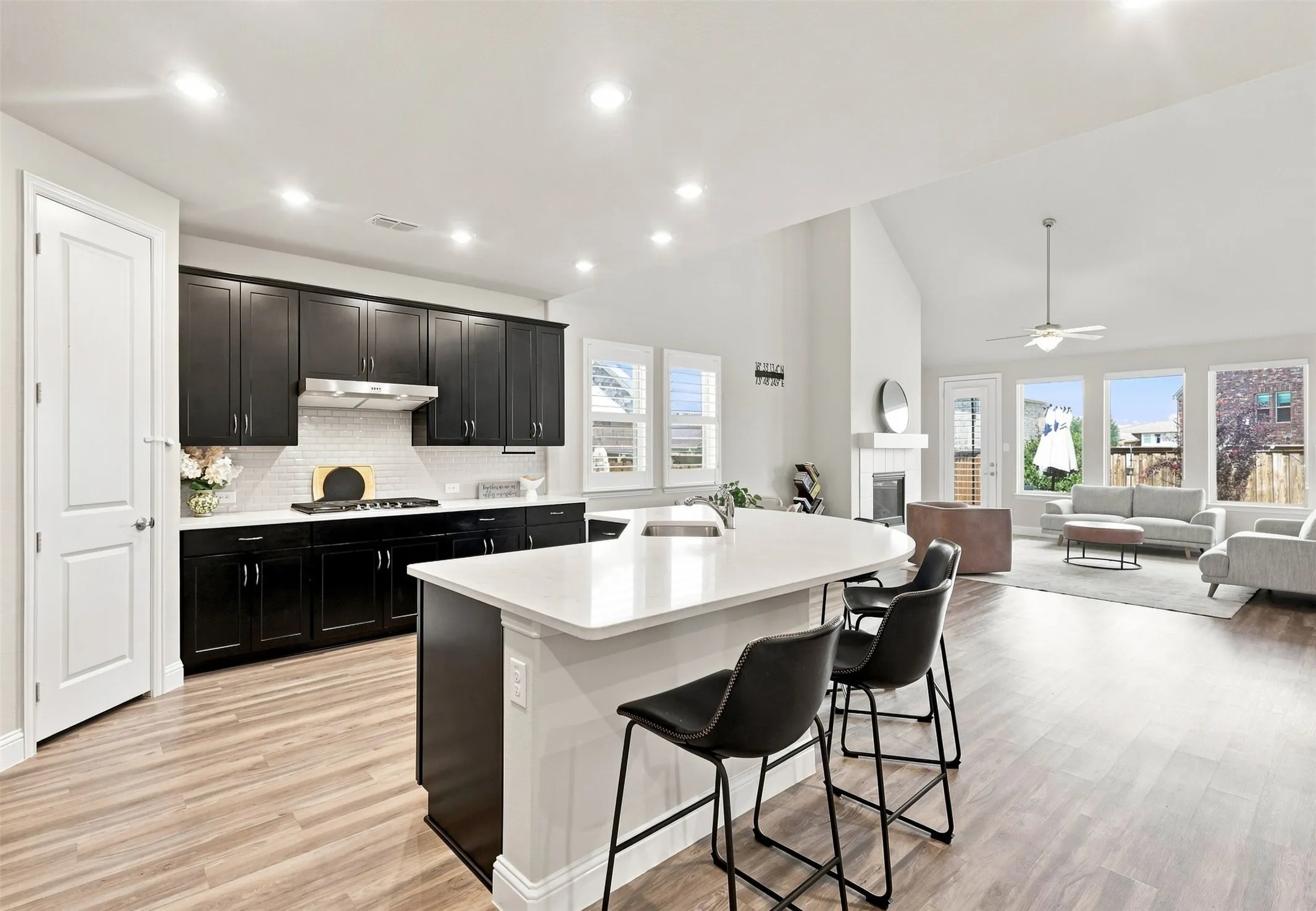 Single Family Residence For Sale in Collin County , 2370 Canary Grass Lane, Prosper, Texas 75078, 4 Bedroom, 4 Bathroom, 2 Garage spaces, 2,870 Sqft, built in 2019, mls#21354785, Real Estate Agent in Prosper, Homes For Sale in Collin county, Homes For Sale in Prosper, Realtor in Prosper Texas, Real Estate Brokerage Independent Realty Texas, Luminita Cordes Realtor