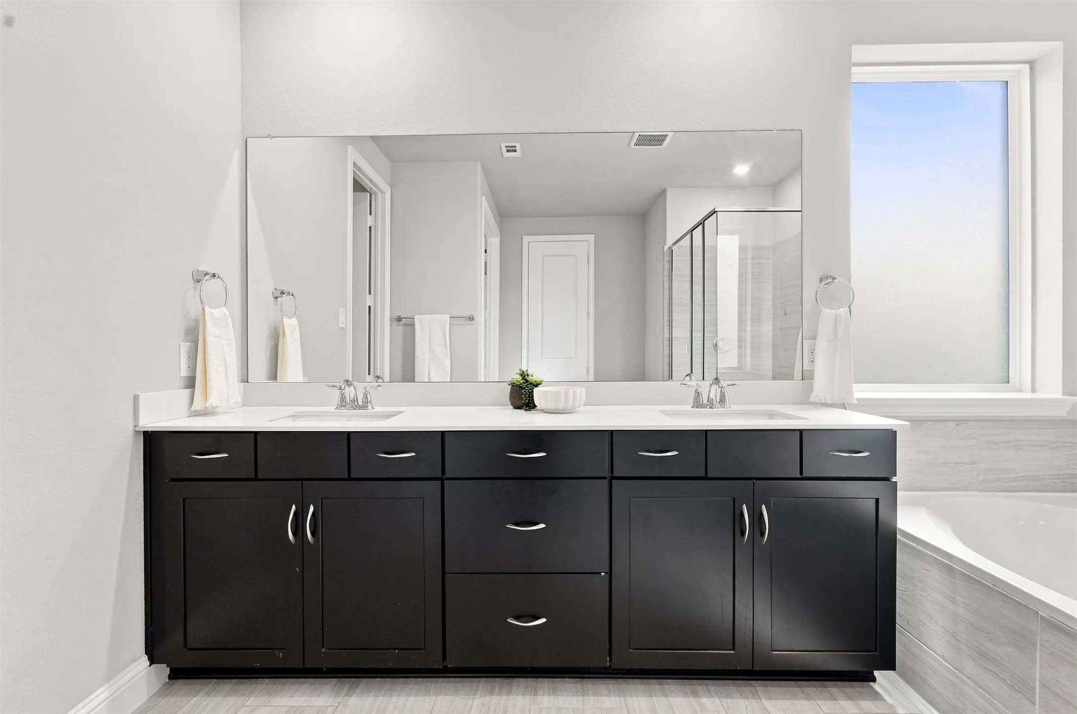 Single Family Residence For Sale in Collin County , 2370 Canary Grass Lane, Prosper, Texas 75078, 4 Bedroom, 4 Bathroom, 2 Garage spaces, 2,870 Sqft, built in 2019, mls#21354785, Real Estate Agent in Prosper, Homes For Sale in Collin county, Homes For Sale in Prosper, Realtor in Prosper Texas, Real Estate Brokerage Independent Realty Texas, Luminita Cordes Realtor