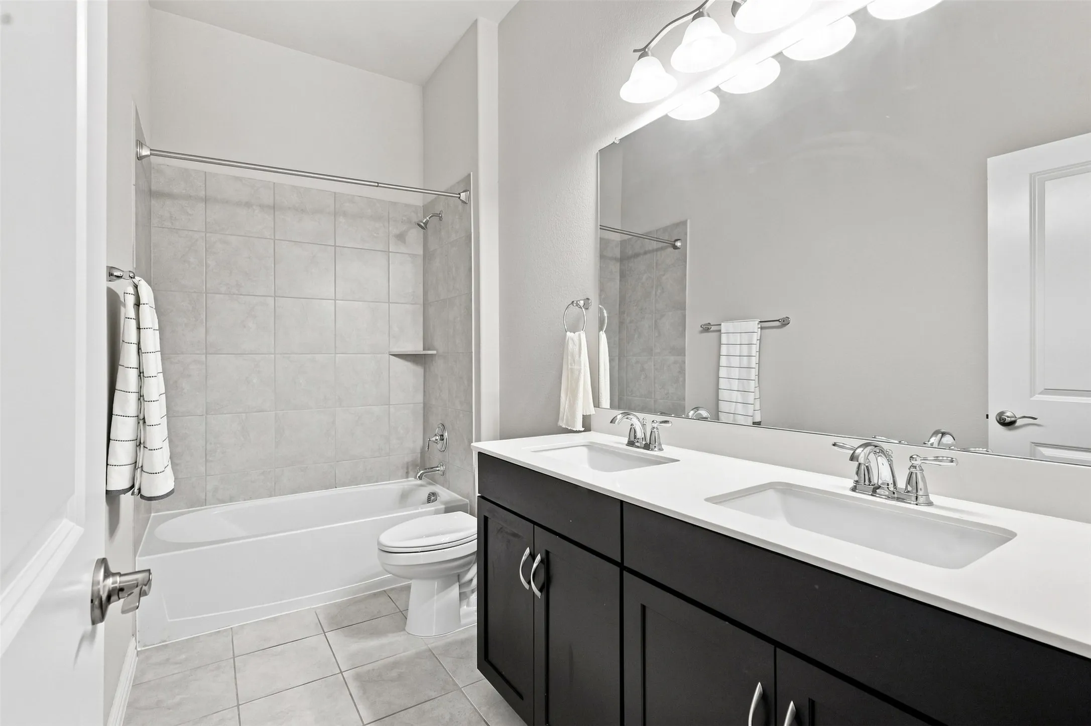 Single Family Residence For Sale in Collin County , 2370 Canary Grass Lane, Prosper, Texas 75078, 4 Bedroom, 4 Bathroom, 2 Garage spaces, 2,870 Sqft, built in 2019, mls#21354785, Real Estate Agent in Prosper, Homes For Sale in Collin county, Homes For Sale in Prosper, Realtor in Prosper Texas, Real Estate Brokerage Independent Realty Texas, Luminita Cordes Realtor