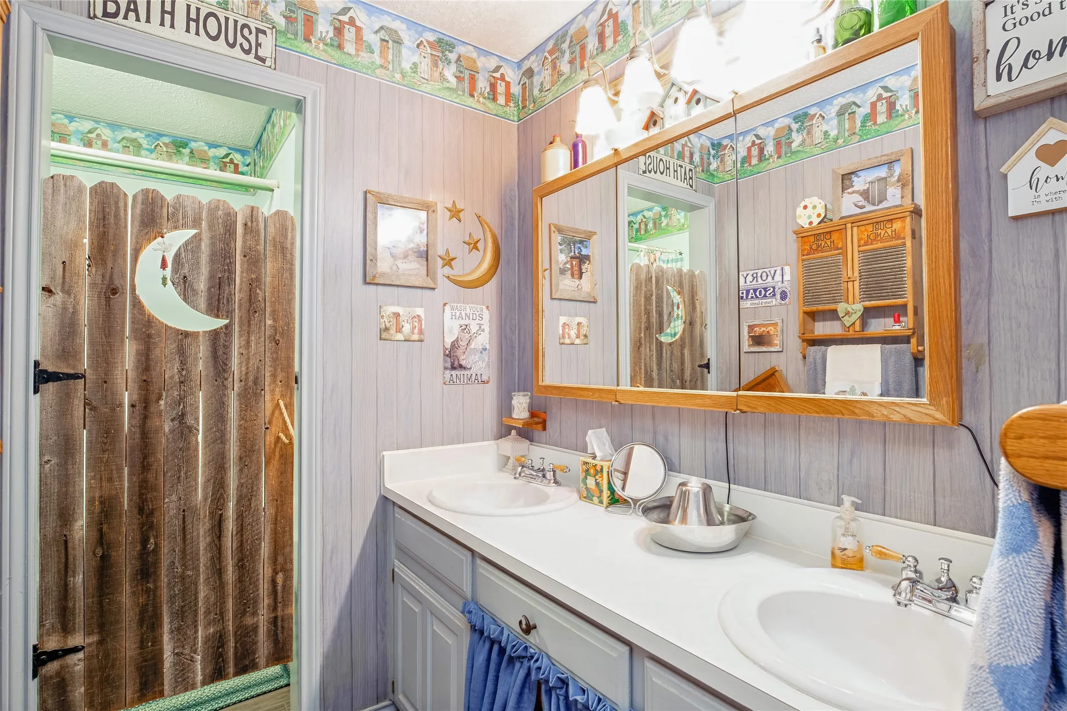 Double vanity with white basins and chrome fixtures