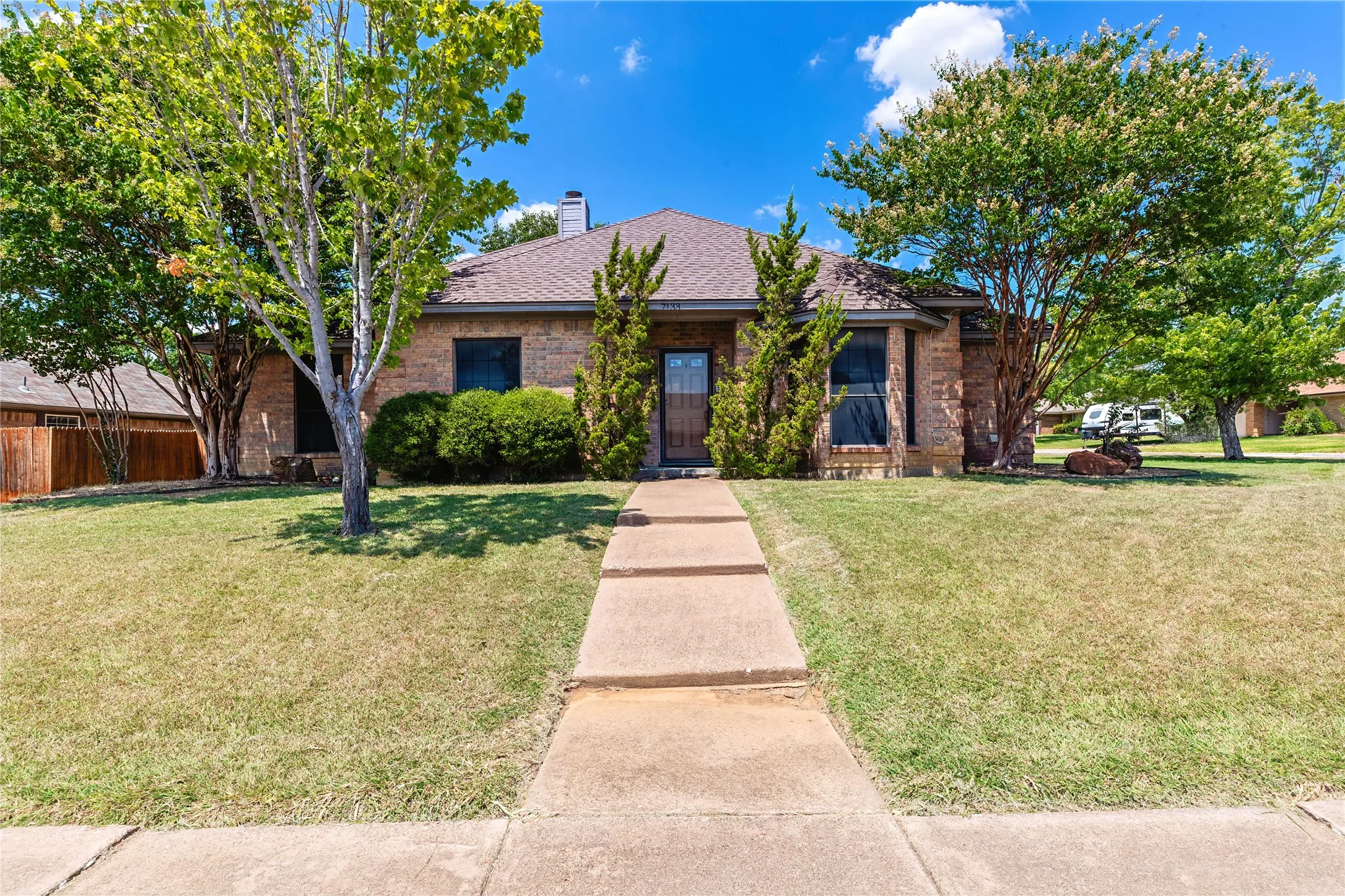 Single Family Residence For Sale in Tarrant County , 7133 Starnes Road, North Richland Hills, Texas 76182, 4 Bedroom, 2 Bathroom, 2 Garage spaces, 2,463 Sqft, built in 1987, mls#21354969, Real Estate Agent in North Richland Hills, Homes For Sale in Tarrant county, Homes For Sale in North Richland Hills, Realtor in North Richland Hills Texas, Real Estate Brokerage Independent Realty Texas, Luminita Cordes Realtor