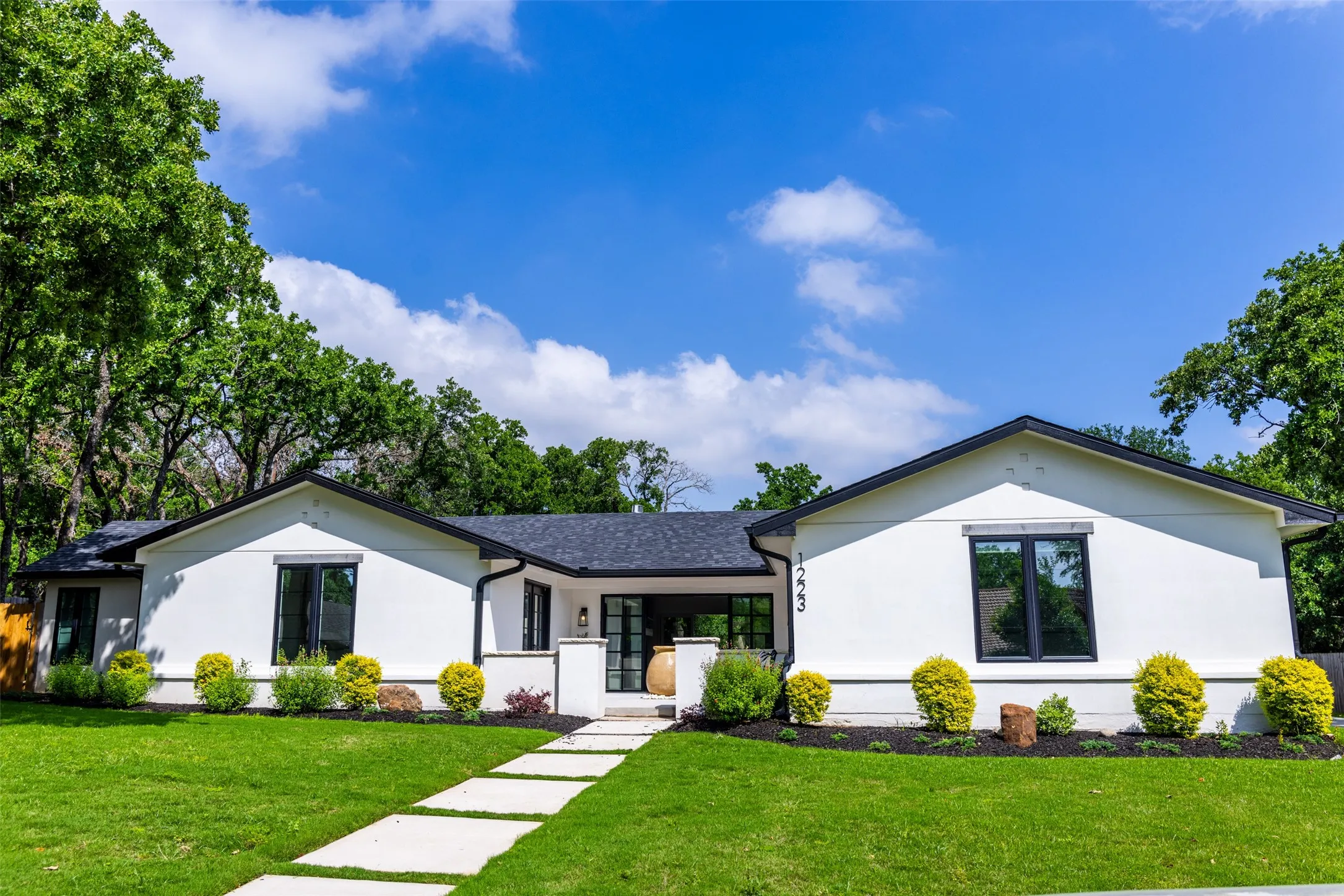 Single Family Residence For Rent in Tarrant County , 1223 Ridgewood Circle, Southlake, Texas 76092, 4 Bedroom, 4 Bathroom, 2 Garage spaces, 3,200 Sqft, built in 2023, mls#21355002, Real Estate Agent in Southlake, Homes For Rent in Tarrant county, Homes For Rent in Southlake, Realtor in Southlake Texas, Real Estate Brokerage Independent Realty Texas, Luminita Cordes Realtor