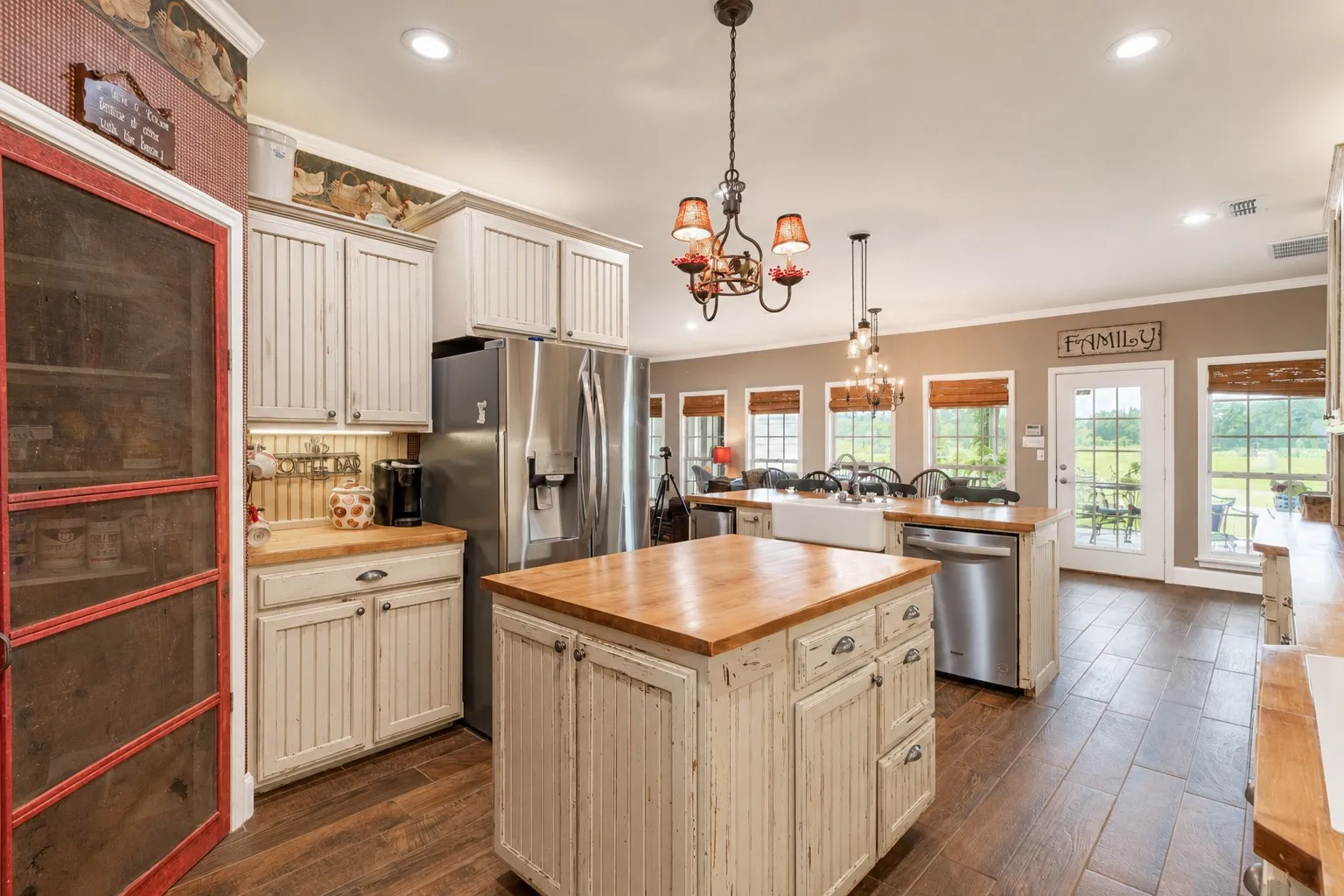 Farm For Sale in Smith County , 22710 CR 121, Bullard, Texas 75757, 3 Bedroom, 3 Bathroom, 2 Garage spaces, 2,877 Sqft, built in 2004, mls#21347063, Real Estate Agent in Bullard, Homes For Sale in Smith county, Homes For Sale in Bullard, Realtor in Bullard Texas, Real Estate Brokerage Independent Realty Texas, Luminita Cordes Realtor