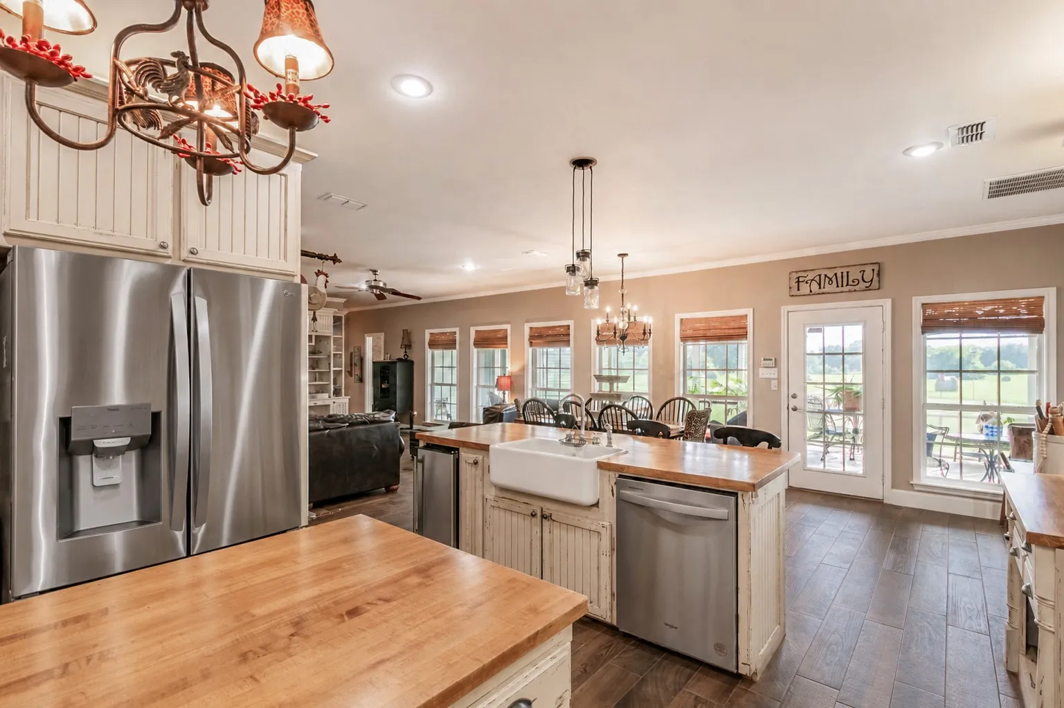 Farm For Sale in Smith County , 22710 CR 121, Bullard, Texas 75757, 3 Bedroom, 3 Bathroom, 2 Garage spaces, 2,877 Sqft, built in 2004, mls#21347063, Real Estate Agent in Bullard, Homes For Sale in Smith county, Homes For Sale in Bullard, Realtor in Bullard Texas, Real Estate Brokerage Independent Realty Texas, Luminita Cordes Realtor