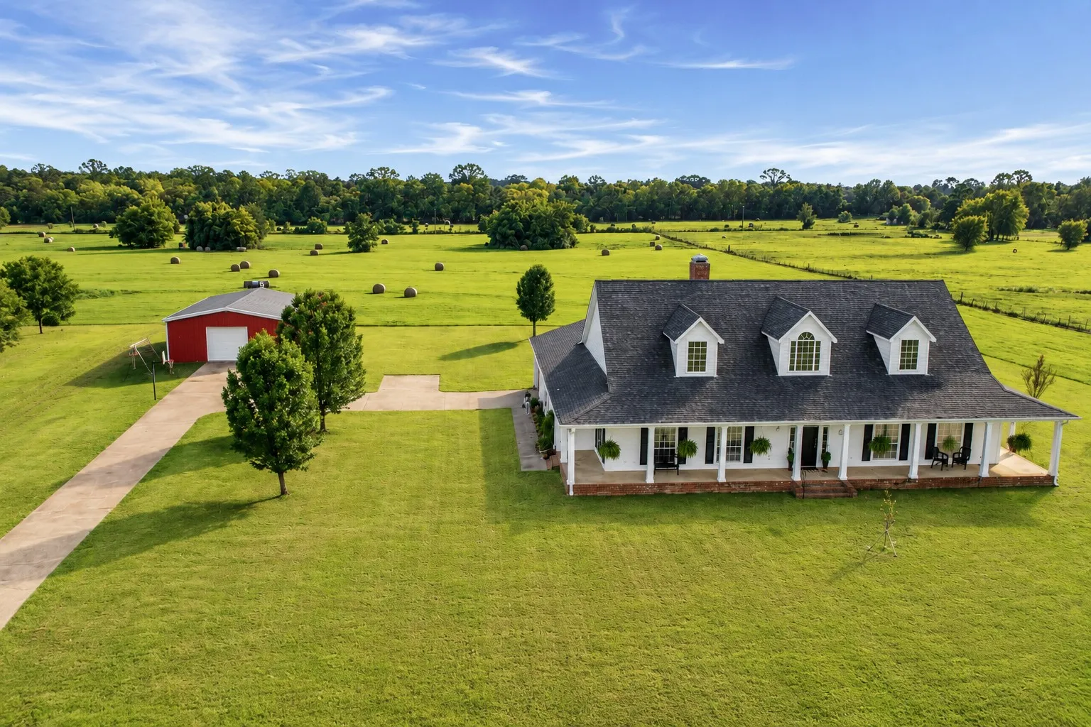 Farm For Sale in Smith County , 22710 CR 121, Bullard, Texas 75757, 3 Bedroom, 3 Bathroom, 2 Garage spaces, 2,877 Sqft, built in 2004, mls#21347063, Real Estate Agent in Bullard, Homes For Sale in Smith county, Homes For Sale in Bullard, Realtor in Bullard Texas, Real Estate Brokerage Independent Realty Texas, Luminita Cordes Realtor