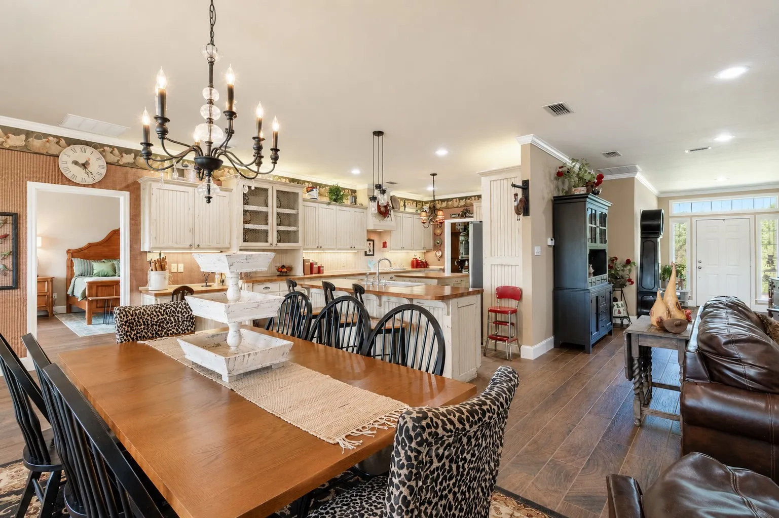 Farm For Sale in Smith County , 22710 CR 121, Bullard, Texas 75757, 3 Bedroom, 3 Bathroom, 2 Garage spaces, 2,877 Sqft, built in 2004, mls#21347063, Real Estate Agent in Bullard, Homes For Sale in Smith county, Homes For Sale in Bullard, Realtor in Bullard Texas, Real Estate Brokerage Independent Realty Texas, Luminita Cordes Realtor