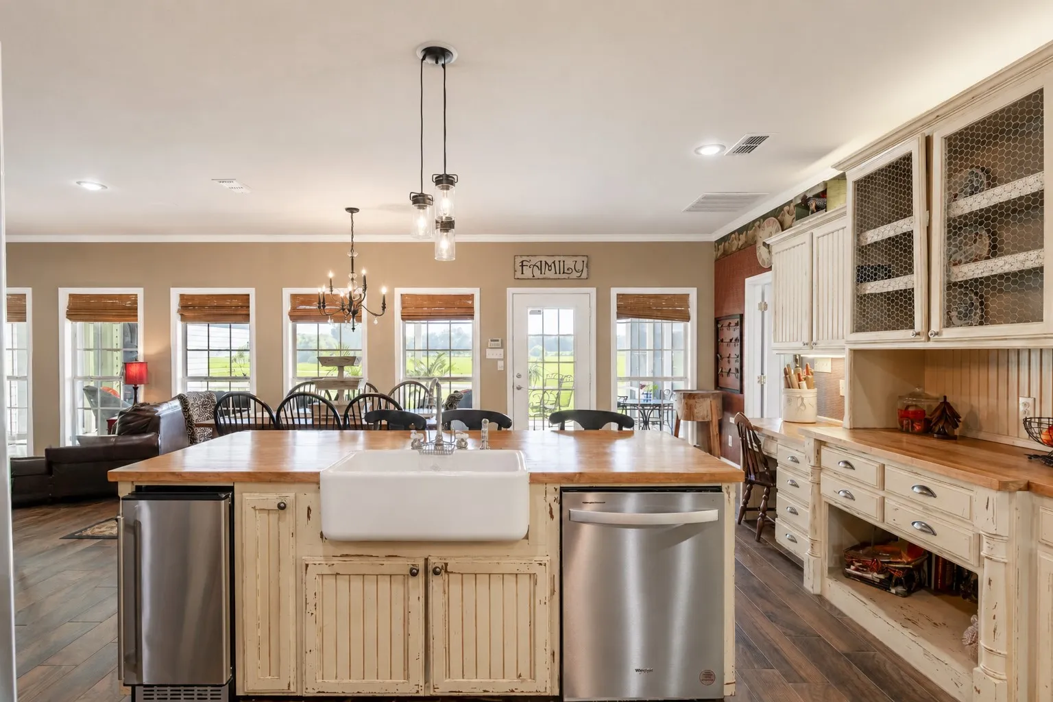 Farm For Sale in Smith County , 22710 CR 121, Bullard, Texas 75757, 3 Bedroom, 3 Bathroom, 2 Garage spaces, 2,877 Sqft, built in 2004, mls#21347063, Real Estate Agent in Bullard, Homes For Sale in Smith county, Homes For Sale in Bullard, Realtor in Bullard Texas, Real Estate Brokerage Independent Realty Texas, Luminita Cordes Realtor