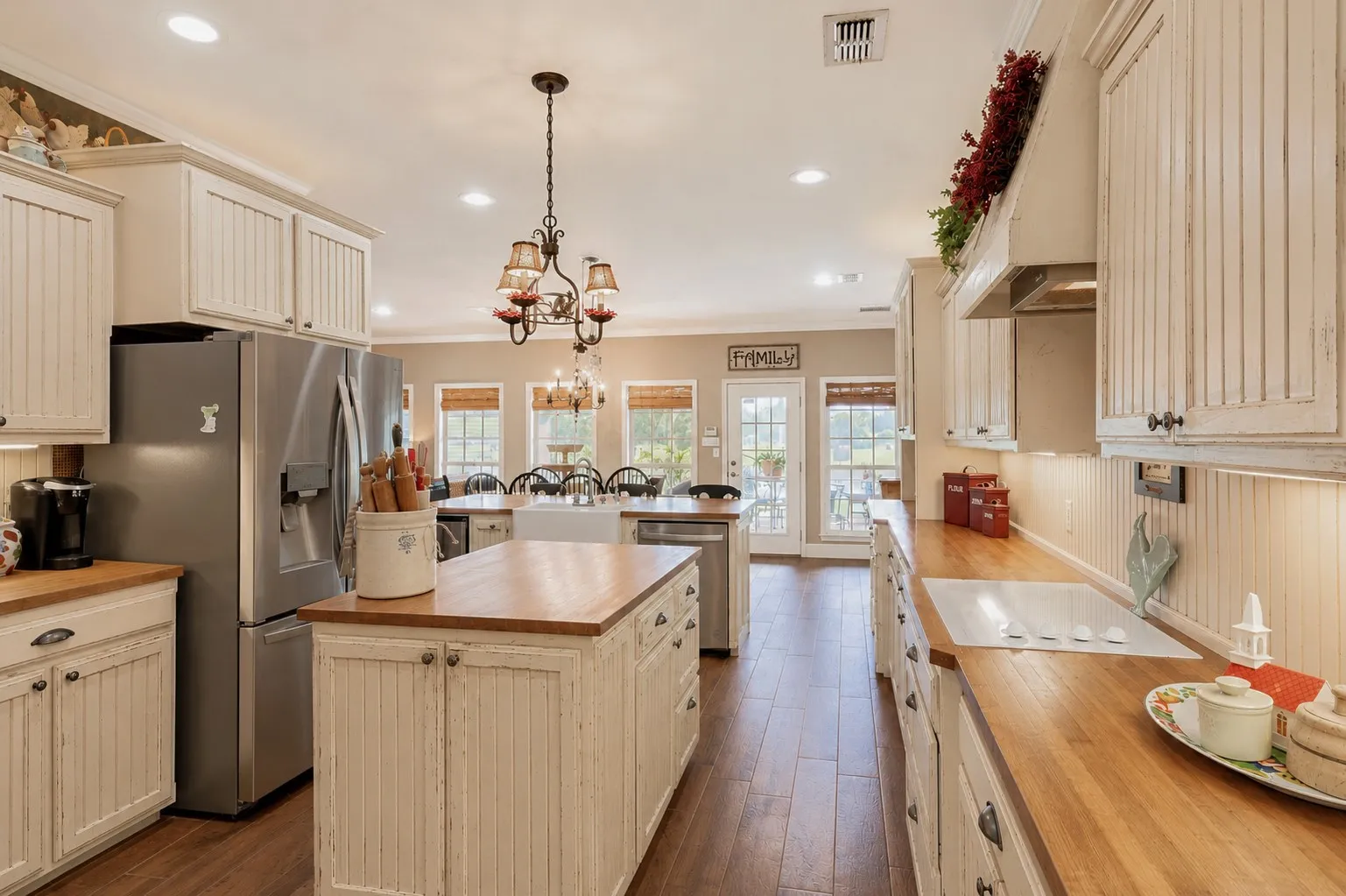 Farm For Sale in Smith County , 22710 CR 121, Bullard, Texas 75757, 3 Bedroom, 3 Bathroom, 2 Garage spaces, 2,877 Sqft, built in 2004, mls#21347063, Real Estate Agent in Bullard, Homes For Sale in Smith county, Homes For Sale in Bullard, Realtor in Bullard Texas, Real Estate Brokerage Independent Realty Texas, Luminita Cordes Realtor