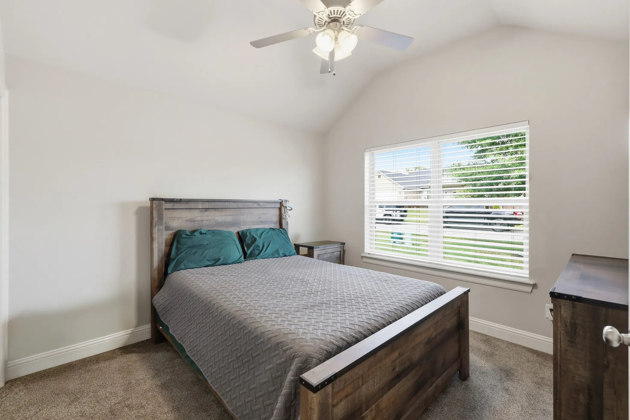 Single Family Residence For Sale in Smith County , 11334 Windsor Park Drive, Tyler, Texas 75709, 4 Bedroom, 2 Bathroom, 2 Garage spaces, 1,800 Sqft, built in 2020, mls#21355012, Real Estate Agent in Tyler, Homes For Sale in Smith county, Homes For Sale in Tyler, Realtor in Tyler Texas, Real Estate Brokerage Independent Realty Texas, Luminita Cordes Realtor