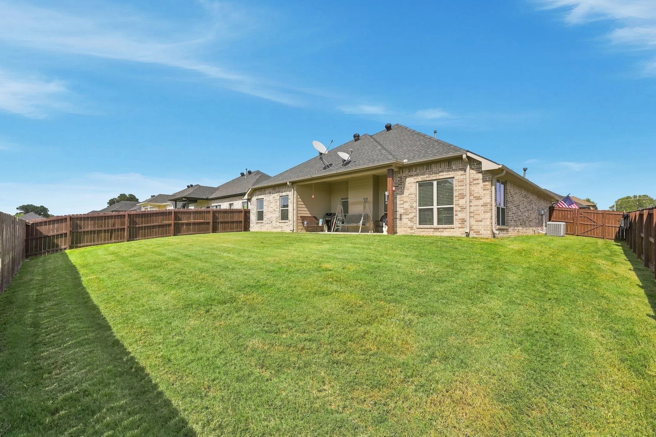 Single Family Residence For Sale in Smith County , 11334 Windsor Park Drive, Tyler, Texas 75709, 4 Bedroom, 2 Bathroom, 2 Garage spaces, 1,800 Sqft, built in 2020, mls#21355012, Real Estate Agent in Tyler, Homes For Sale in Smith county, Homes For Sale in Tyler, Realtor in Tyler Texas, Real Estate Brokerage Independent Realty Texas, Luminita Cordes Realtor