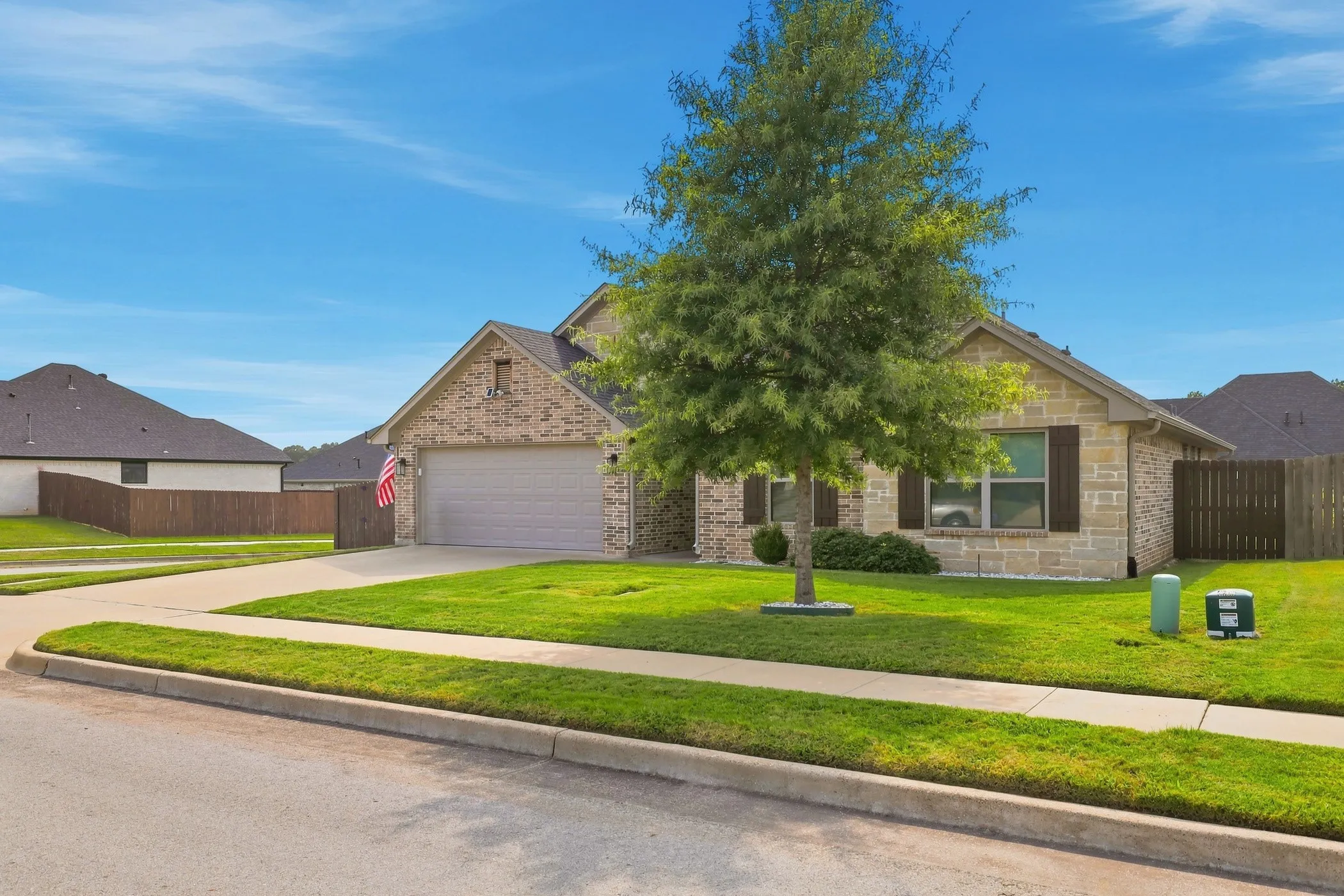 Single Family Residence For Sale in Smith County , 11334 Windsor Park Drive, Tyler, Texas 75709, 4 Bedroom, 2 Bathroom, 2 Garage spaces, 1,800 Sqft, built in 2020, mls#21355012, Real Estate Agent in Tyler, Homes For Sale in Smith county, Homes For Sale in Tyler, Realtor in Tyler Texas, Real Estate Brokerage Independent Realty Texas, Luminita Cordes Realtor