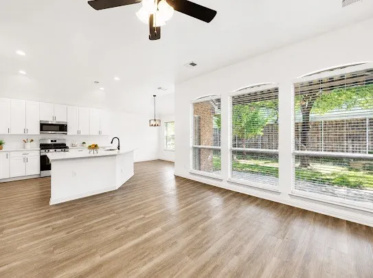 Single Family Residence For Sale in Dallas County , 2606 Brittany Drive, Rowlett, Texas 75088, 4 Bedroom, 2 Bathroom, 2 Garage spaces, 2,151 Sqft, built in 1998, mls#21354879, Real Estate Agent in Rowlett, Homes For Sale in Dallas county, Homes For Sale in Rowlett, Realtor in Rowlett Texas, Real Estate Brokerage Independent Realty Texas, Luminita Cordes Realtor