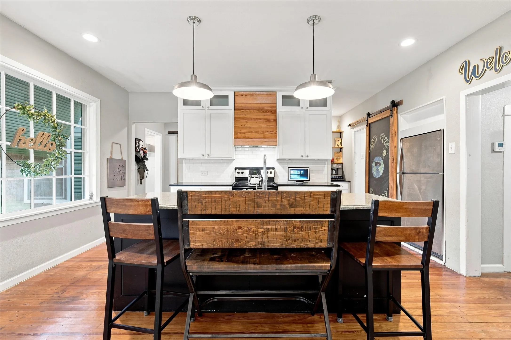 Single Family Residence For Sale in Mc Lennan County , 200 N Bordon Street, Lorena, Texas 76655, 4 Bedroom, 3 Bathroom, 1 Garage spaces, 2,110 Sqft, built in 1922, mls#21355014, Real Estate Agent in Lorena, Homes For Sale in Mc Lennan county, Homes For Sale in Lorena, Realtor in Lorena Texas, Real Estate Brokerage Independent Realty Texas, Luminita Cordes Realtor