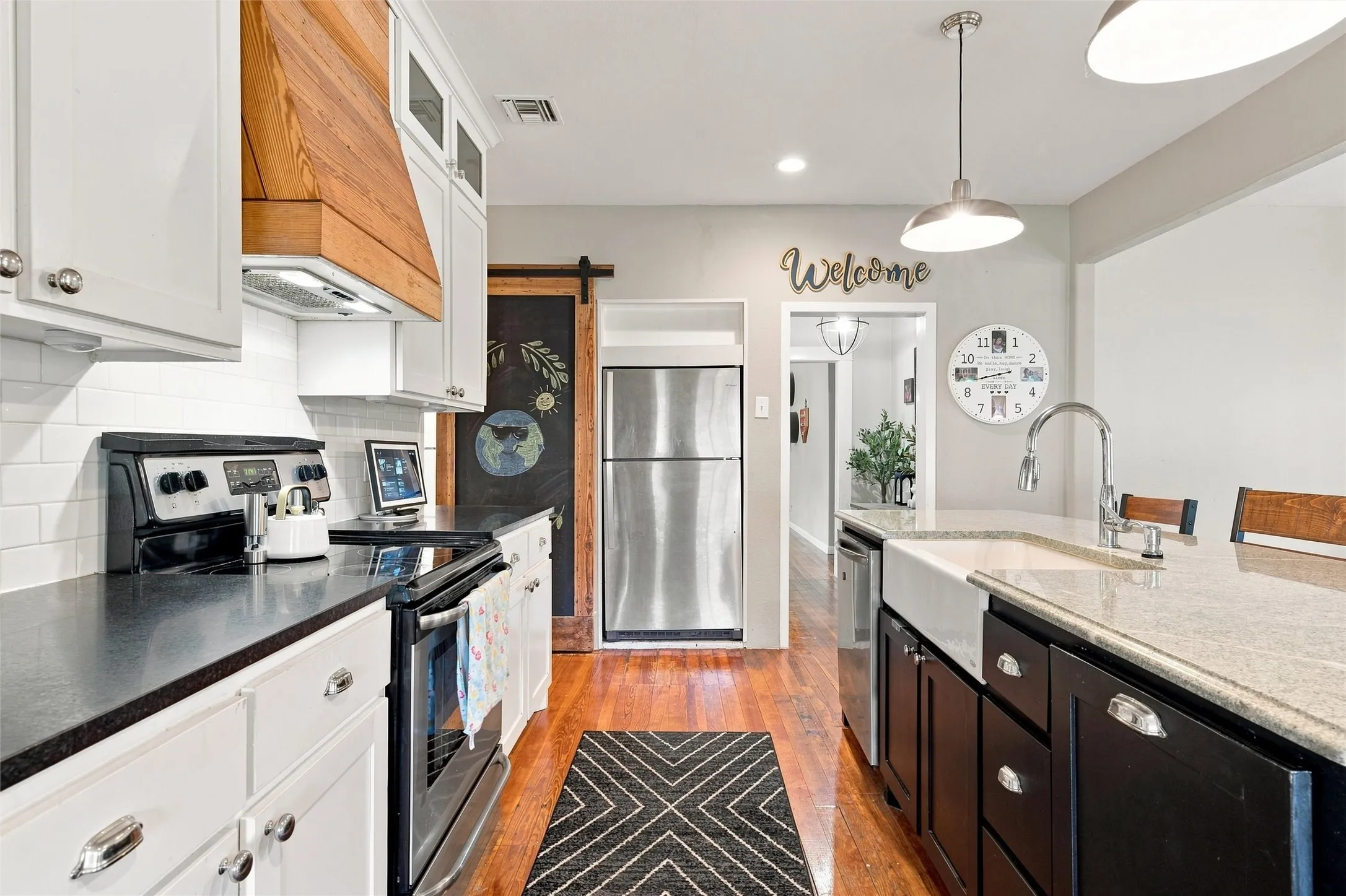 Single Family Residence For Sale in Mc Lennan County , 200 N Bordon Street, Lorena, Texas 76655, 4 Bedroom, 3 Bathroom, 1 Garage spaces, 2,110 Sqft, built in 1922, mls#21355014, Real Estate Agent in Lorena, Homes For Sale in Mc Lennan county, Homes For Sale in Lorena, Realtor in Lorena Texas, Real Estate Brokerage Independent Realty Texas, Luminita Cordes Realtor