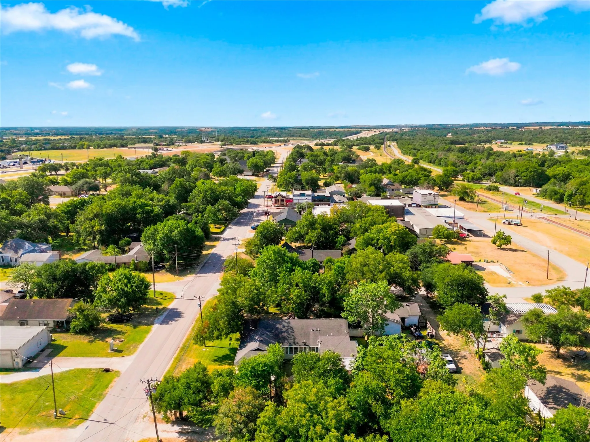 Single Family Residence For Sale in Mc Lennan County , 200 N Bordon Street, Lorena, Texas 76655, 4 Bedroom, 3 Bathroom, 1 Garage spaces, 2,110 Sqft, built in 1922, mls#21355014, Real Estate Agent in Lorena, Homes For Sale in Mc Lennan county, Homes For Sale in Lorena, Realtor in Lorena Texas, Real Estate Brokerage Independent Realty Texas, Luminita Cordes Realtor
