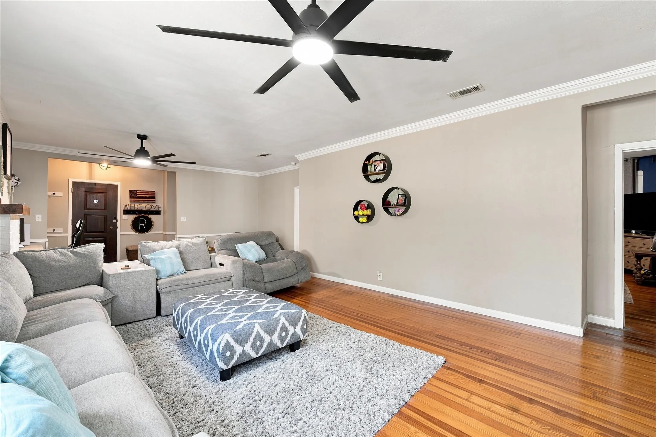 Single Family Residence For Sale in Mc Lennan County , 200 N Bordon Street, Lorena, Texas 76655, 4 Bedroom, 3 Bathroom, 1 Garage spaces, 2,110 Sqft, built in 1922, mls#21355014, Real Estate Agent in Lorena, Homes For Sale in Mc Lennan county, Homes For Sale in Lorena, Realtor in Lorena Texas, Real Estate Brokerage Independent Realty Texas, Luminita Cordes Realtor