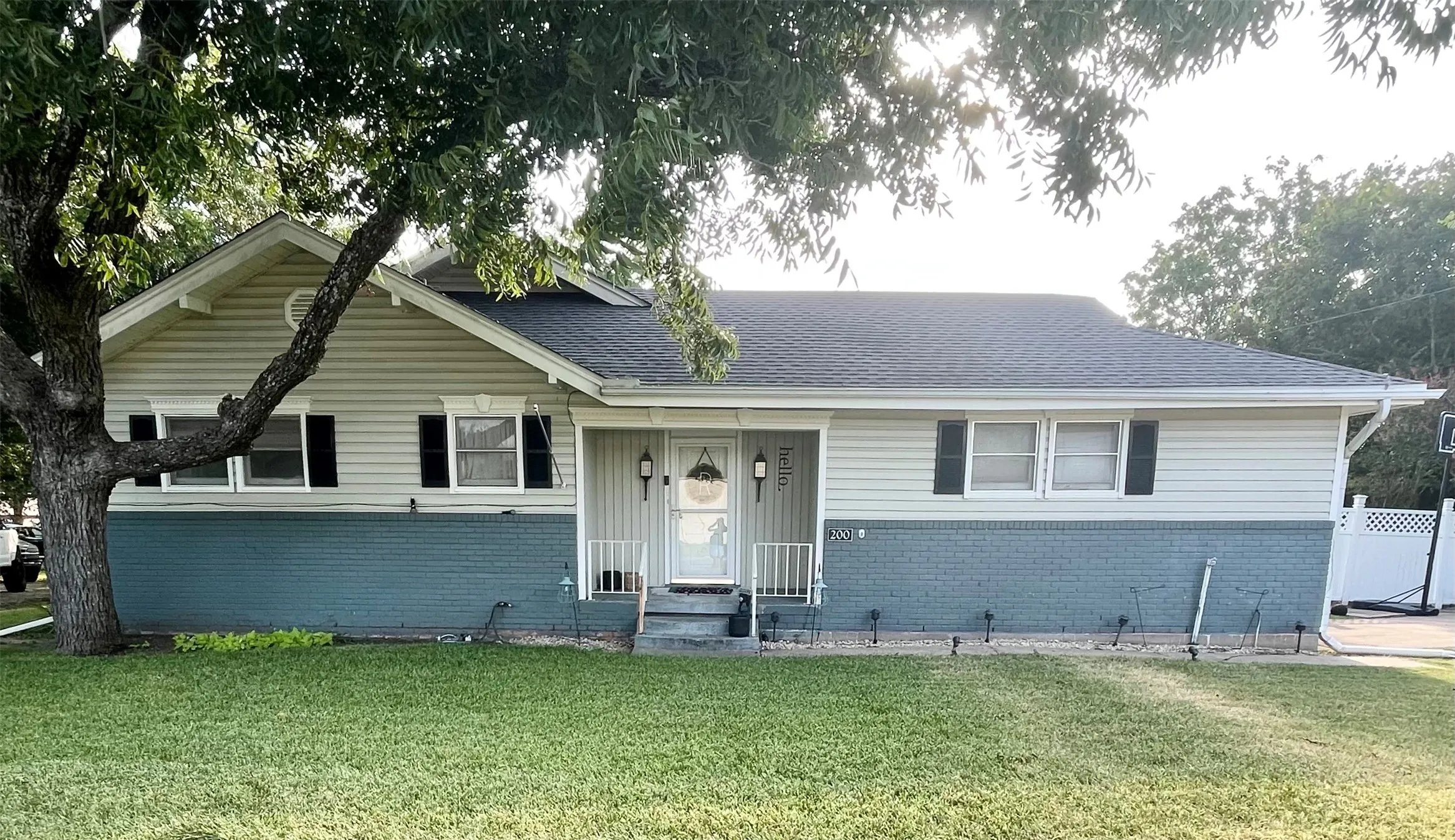 Single Family Residence For Sale in Mc Lennan County , 200 N Bordon Street, Lorena, Texas 76655, 4 Bedroom, 3 Bathroom, 1 Garage spaces, 2,110 Sqft, built in 1922, mls#21355014, Real Estate Agent in Lorena, Homes For Sale in Mc Lennan county, Homes For Sale in Lorena, Realtor in Lorena Texas, Real Estate Brokerage Independent Realty Texas, Luminita Cordes Realtor