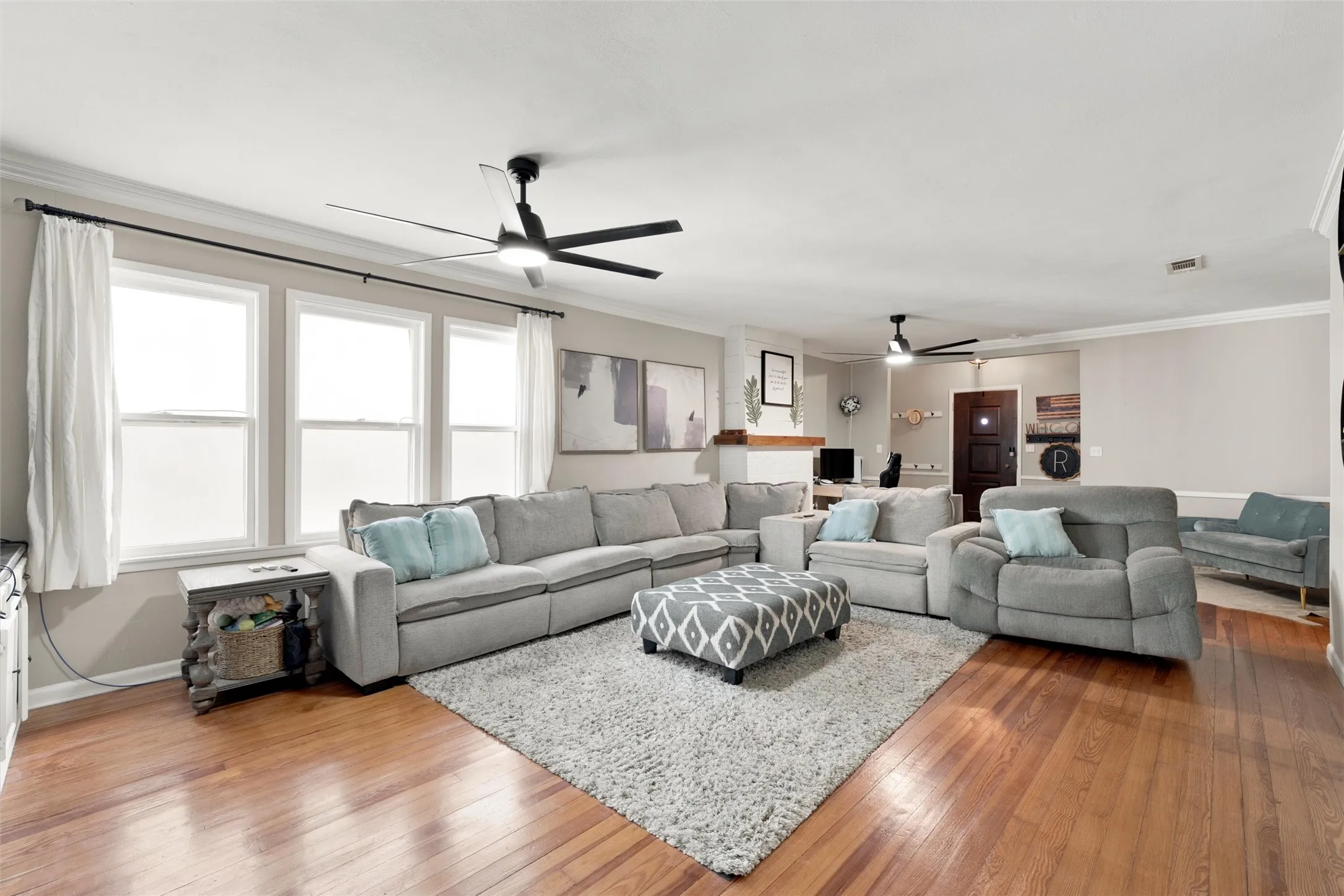 Single Family Residence For Sale in Mc Lennan County , 200 N Bordon Street, Lorena, Texas 76655, 4 Bedroom, 3 Bathroom, 1 Garage spaces, 2,110 Sqft, built in 1922, mls#21355014, Real Estate Agent in Lorena, Homes For Sale in Mc Lennan county, Homes For Sale in Lorena, Realtor in Lorena Texas, Real Estate Brokerage Independent Realty Texas, Luminita Cordes Realtor