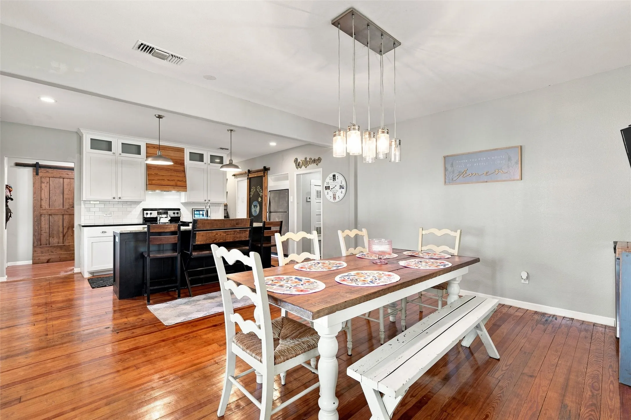 Single Family Residence For Sale in Mc Lennan County , 200 N Bordon Street, Lorena, Texas 76655, 4 Bedroom, 3 Bathroom, 1 Garage spaces, 2,110 Sqft, built in 1922, mls#21355014, Real Estate Agent in Lorena, Homes For Sale in Mc Lennan county, Homes For Sale in Lorena, Realtor in Lorena Texas, Real Estate Brokerage Independent Realty Texas, Luminita Cordes Realtor