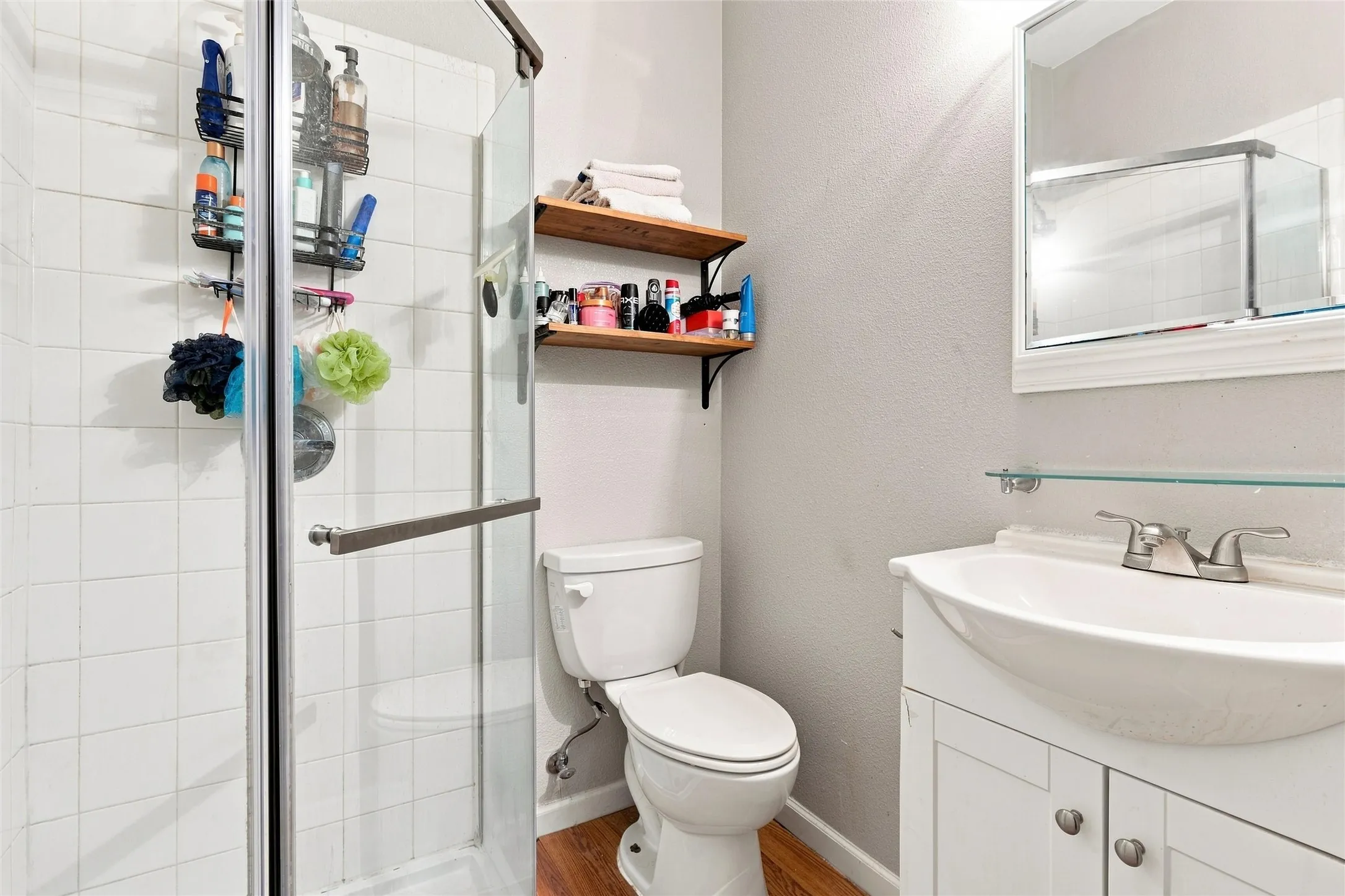 Single Family Residence For Sale in Mc Lennan County , 200 N Bordon Street, Lorena, Texas 76655, 4 Bedroom, 3 Bathroom, 1 Garage spaces, 2,110 Sqft, built in 1922, mls#21355014, Real Estate Agent in Lorena, Homes For Sale in Mc Lennan county, Homes For Sale in Lorena, Realtor in Lorena Texas, Real Estate Brokerage Independent Realty Texas, Luminita Cordes Realtor