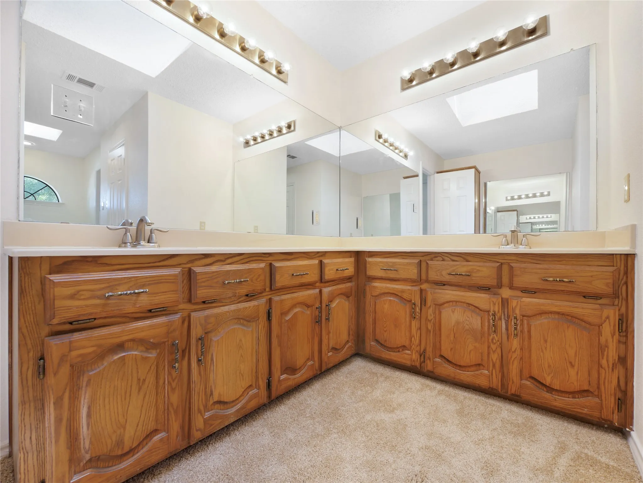 Single Family Residence For Sale in Dallas County , 3706 Queenswood Lane, Garland, Texas 75040, 4 Bedroom, 2 Bathroom, 2 Garage spaces, 2,529 Sqft, built in 1986, mls#21354991, Real Estate Agent in Garland, Homes For Sale in Dallas county, Homes For Sale in Garland, Realtor in Garland Texas, Real Estate Brokerage Independent Realty Texas, Luminita Cordes Realtor