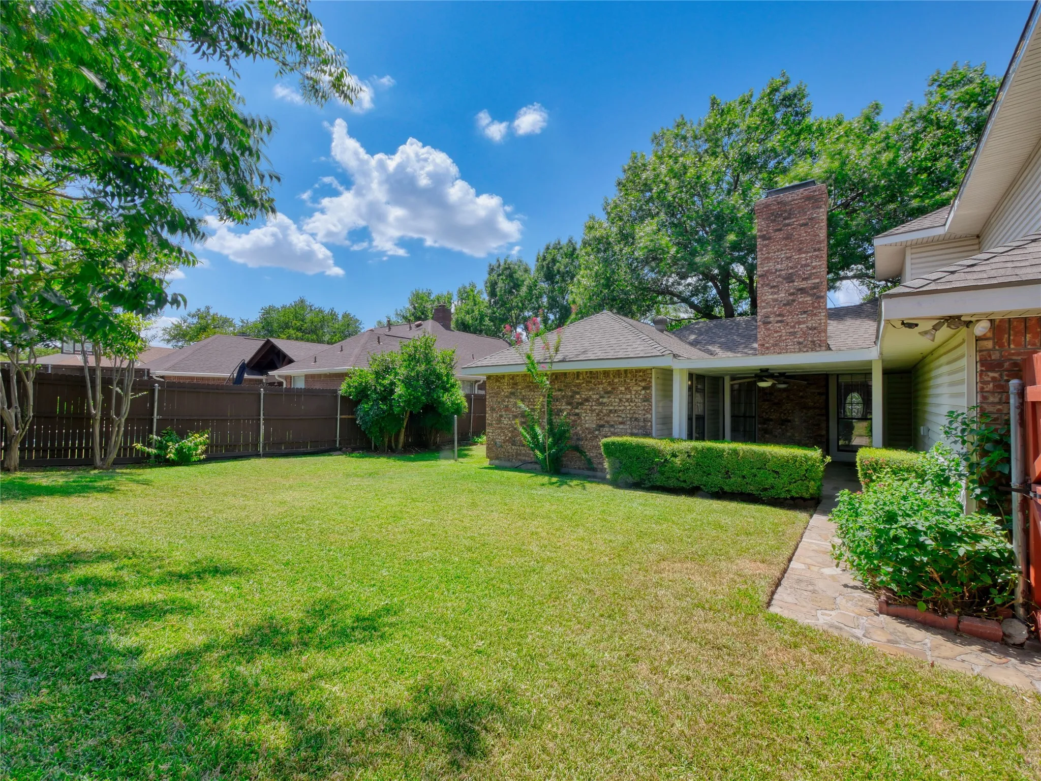 Single Family Residence For Sale in Dallas County , 3706 Queenswood Lane, Garland, Texas 75040, 4 Bedroom, 2 Bathroom, 2 Garage spaces, 2,529 Sqft, built in 1986, mls#21354991, Real Estate Agent in Garland, Homes For Sale in Dallas county, Homes For Sale in Garland, Realtor in Garland Texas, Real Estate Brokerage Independent Realty Texas, Luminita Cordes Realtor
