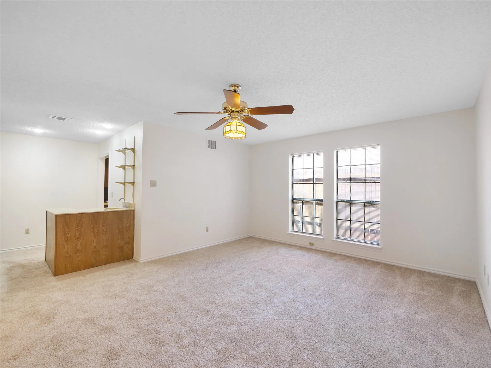 Single Family Residence For Sale in Dallas County , 3706 Queenswood Lane, Garland, Texas 75040, 4 Bedroom, 2 Bathroom, 2 Garage spaces, 2,529 Sqft, built in 1986, mls#21354991, Real Estate Agent in Garland, Homes For Sale in Dallas county, Homes For Sale in Garland, Realtor in Garland Texas, Real Estate Brokerage Independent Realty Texas, Luminita Cordes Realtor
