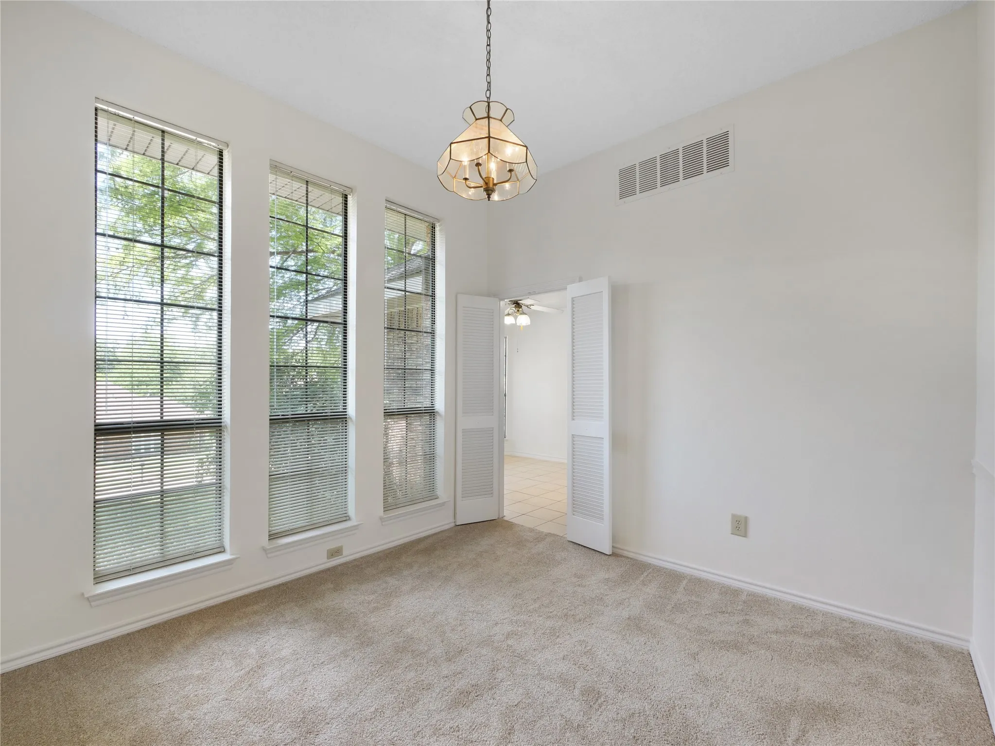 Single Family Residence For Sale in Dallas County , 3706 Queenswood Lane, Garland, Texas 75040, 4 Bedroom, 2 Bathroom, 2 Garage spaces, 2,529 Sqft, built in 1986, mls#21354991, Real Estate Agent in Garland, Homes For Sale in Dallas county, Homes For Sale in Garland, Realtor in Garland Texas, Real Estate Brokerage Independent Realty Texas, Luminita Cordes Realtor