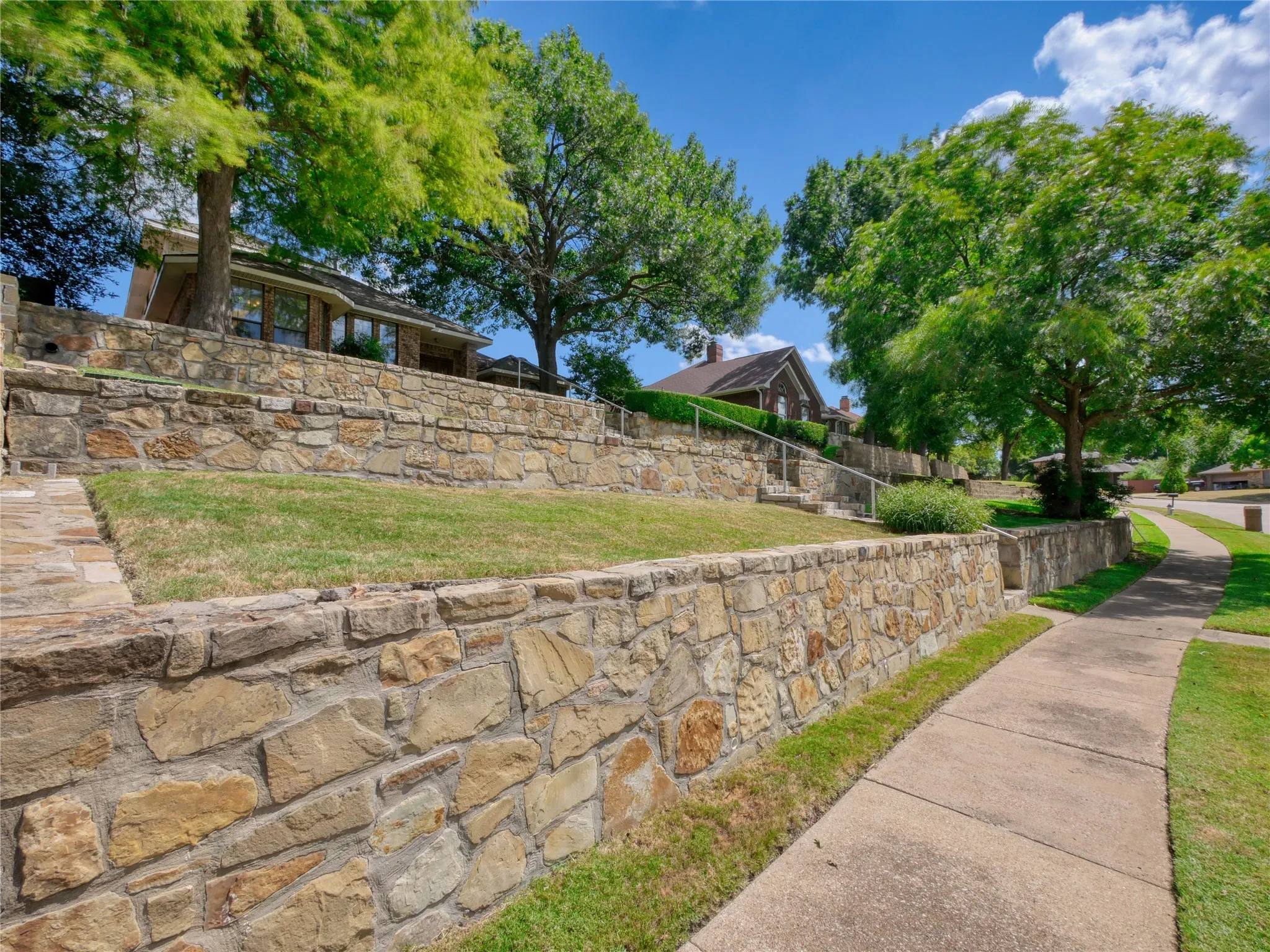 Single Family Residence For Sale in Dallas County , 3706 Queenswood Lane, Garland, Texas 75040, 4 Bedroom, 2 Bathroom, 2 Garage spaces, 2,529 Sqft, built in 1986, mls#21354991, Real Estate Agent in Garland, Homes For Sale in Dallas county, Homes For Sale in Garland, Realtor in Garland Texas, Real Estate Brokerage Independent Realty Texas, Luminita Cordes Realtor