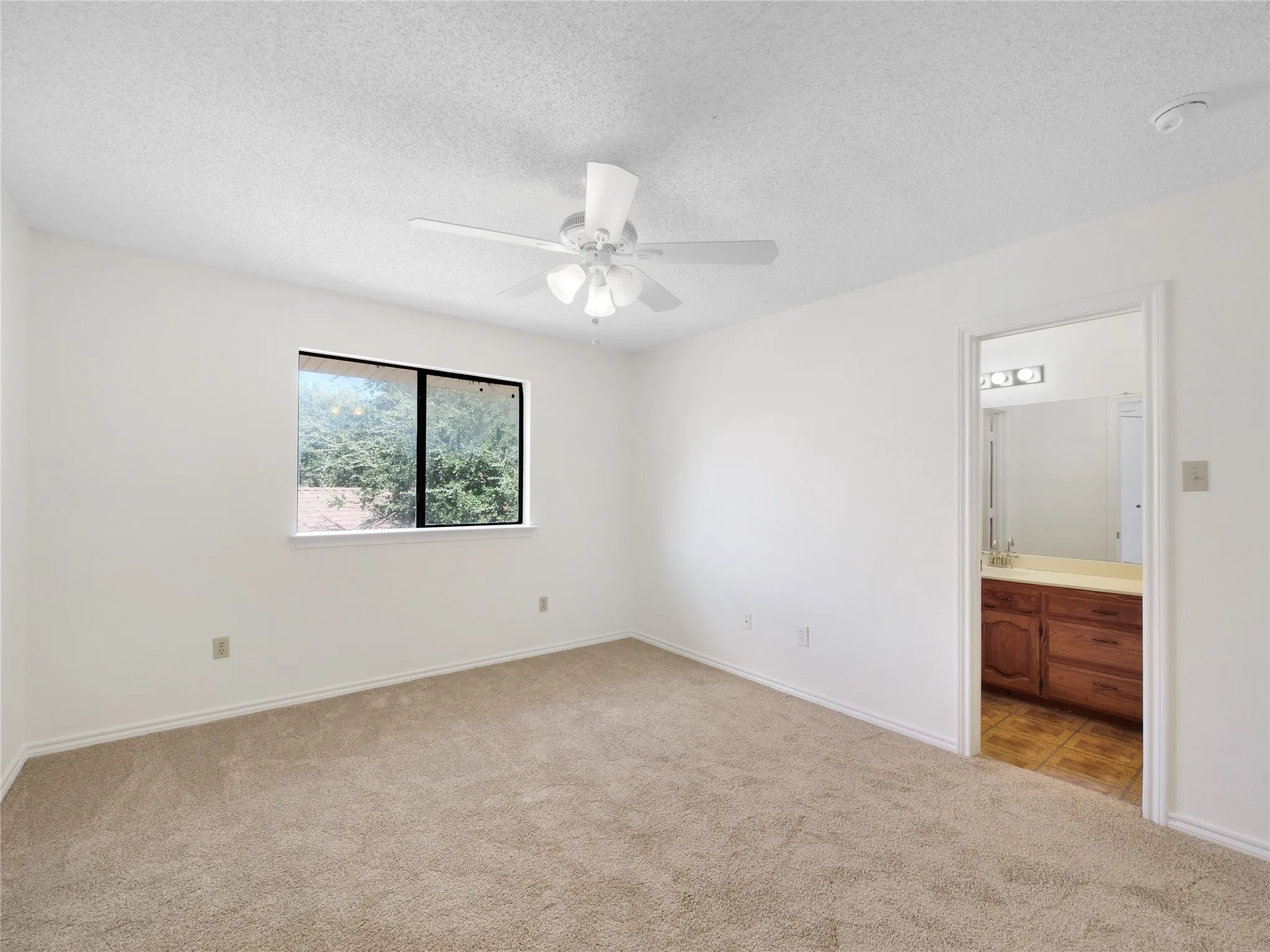 Single Family Residence For Sale in Dallas County , 3706 Queenswood Lane, Garland, Texas 75040, 4 Bedroom, 2 Bathroom, 2 Garage spaces, 2,529 Sqft, built in 1986, mls#21354991, Real Estate Agent in Garland, Homes For Sale in Dallas county, Homes For Sale in Garland, Realtor in Garland Texas, Real Estate Brokerage Independent Realty Texas, Luminita Cordes Realtor