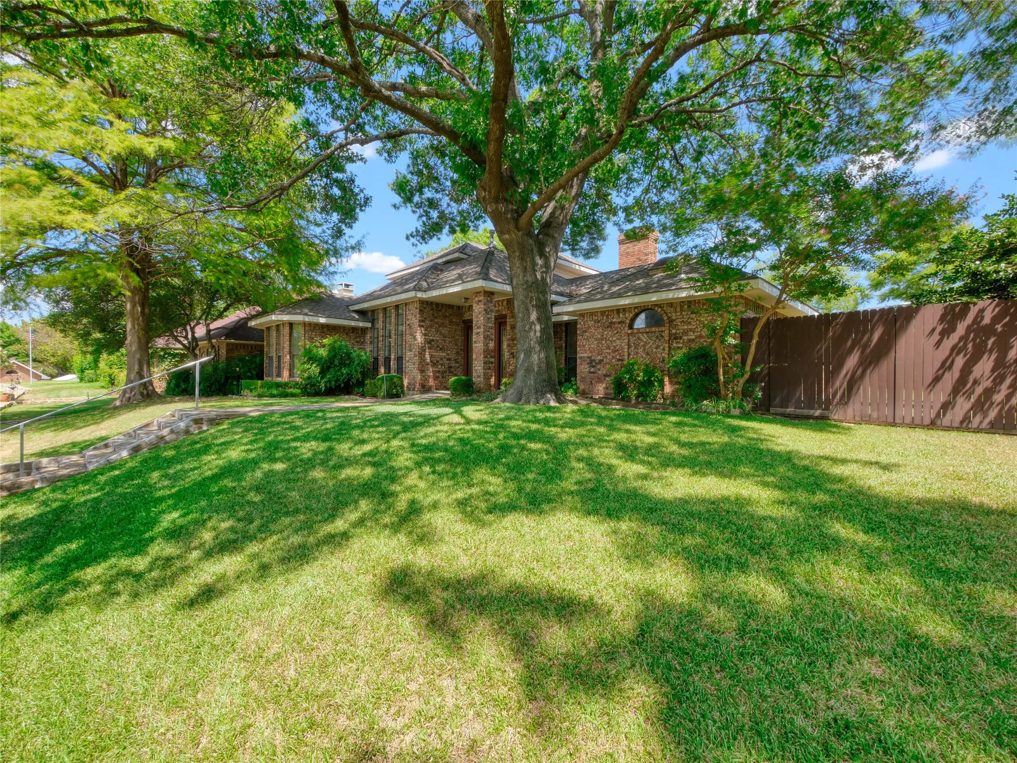 Single Family Residence For Sale in Dallas County , 3706 Queenswood Lane, Garland, Texas 75040, 4 Bedroom, 2 Bathroom, 2 Garage spaces, 2,529 Sqft, built in 1986, mls#21354991, Real Estate Agent in Garland, Homes For Sale in Dallas county, Homes For Sale in Garland, Realtor in Garland Texas, Real Estate Brokerage Independent Realty Texas, Luminita Cordes Realtor