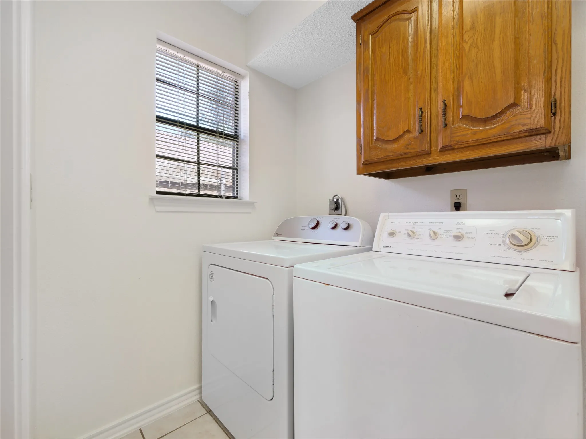 Single Family Residence For Sale in Dallas County , 3706 Queenswood Lane, Garland, Texas 75040, 4 Bedroom, 2 Bathroom, 2 Garage spaces, 2,529 Sqft, built in 1986, mls#21354991, Real Estate Agent in Garland, Homes For Sale in Dallas county, Homes For Sale in Garland, Realtor in Garland Texas, Real Estate Brokerage Independent Realty Texas, Luminita Cordes Realtor