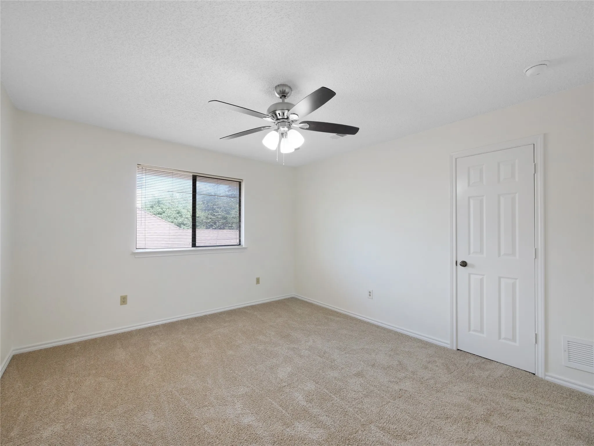 Single Family Residence For Sale in Dallas County , 3706 Queenswood Lane, Garland, Texas 75040, 4 Bedroom, 2 Bathroom, 2 Garage spaces, 2,529 Sqft, built in 1986, mls#21354991, Real Estate Agent in Garland, Homes For Sale in Dallas county, Homes For Sale in Garland, Realtor in Garland Texas, Real Estate Brokerage Independent Realty Texas, Luminita Cordes Realtor