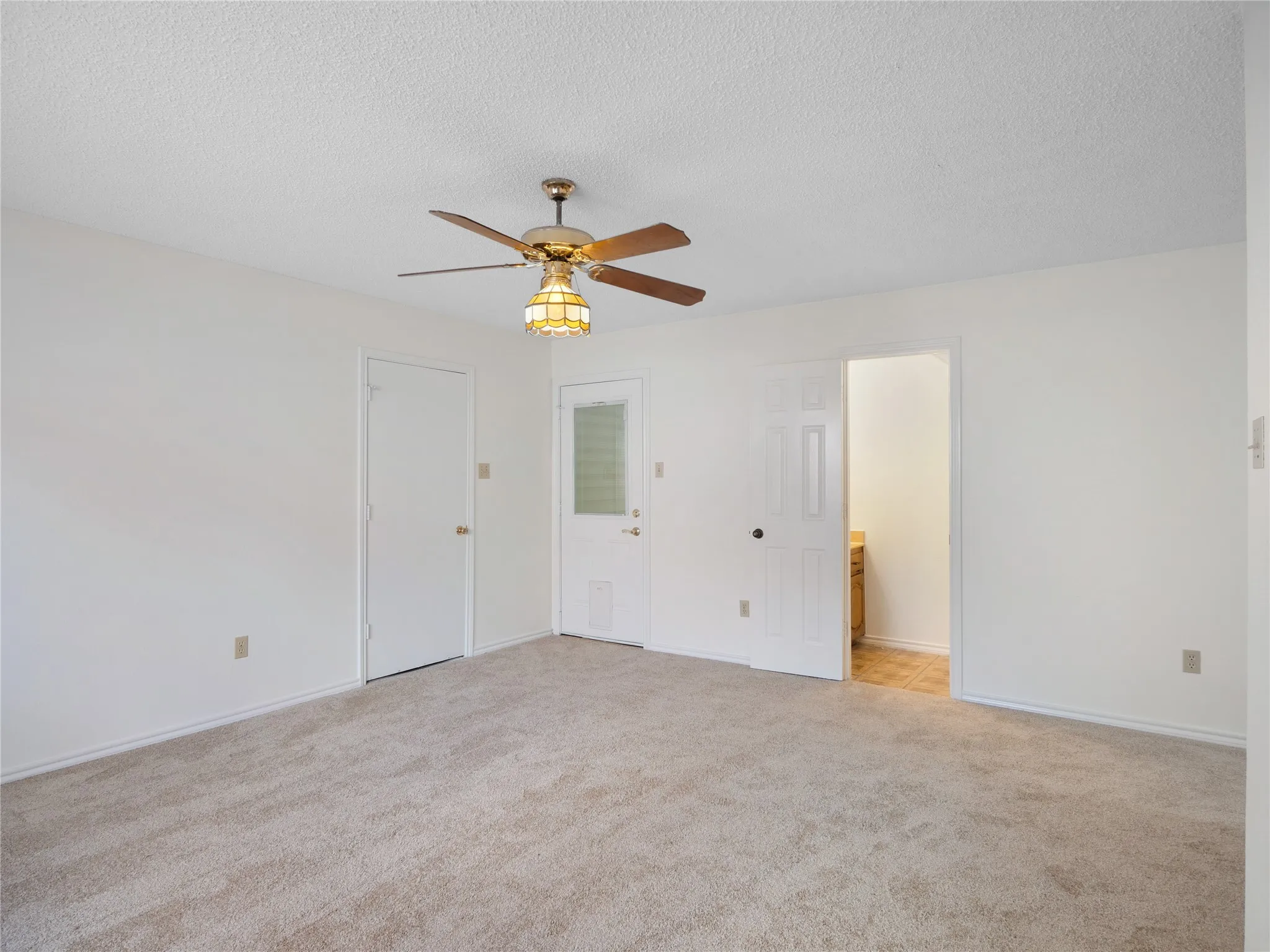 Single Family Residence For Sale in Dallas County , 3706 Queenswood Lane, Garland, Texas 75040, 4 Bedroom, 2 Bathroom, 2 Garage spaces, 2,529 Sqft, built in 1986, mls#21354991, Real Estate Agent in Garland, Homes For Sale in Dallas county, Homes For Sale in Garland, Realtor in Garland Texas, Real Estate Brokerage Independent Realty Texas, Luminita Cordes Realtor