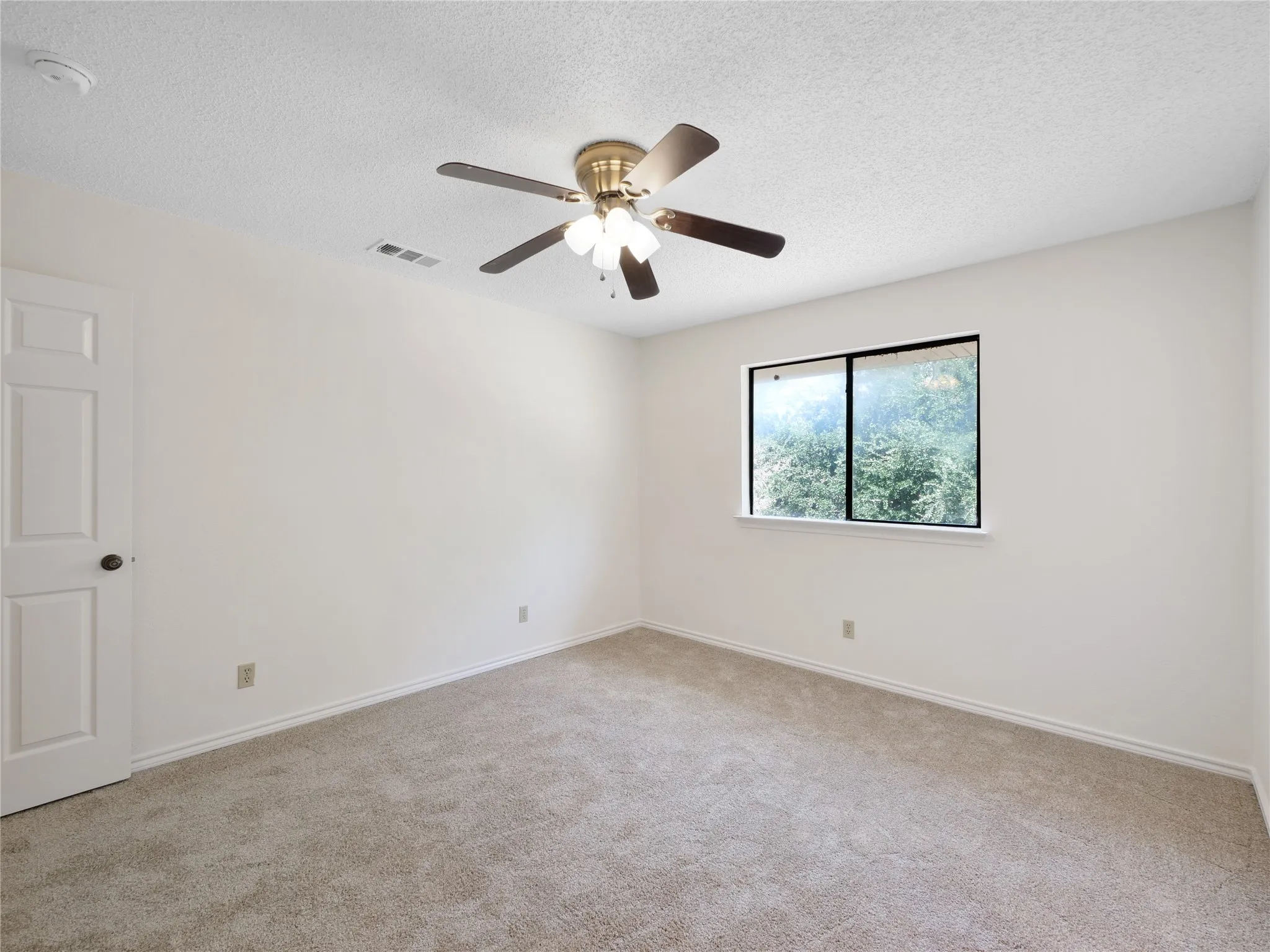 Single Family Residence For Sale in Dallas County , 3706 Queenswood Lane, Garland, Texas 75040, 4 Bedroom, 2 Bathroom, 2 Garage spaces, 2,529 Sqft, built in 1986, mls#21354991, Real Estate Agent in Garland, Homes For Sale in Dallas county, Homes For Sale in Garland, Realtor in Garland Texas, Real Estate Brokerage Independent Realty Texas, Luminita Cordes Realtor