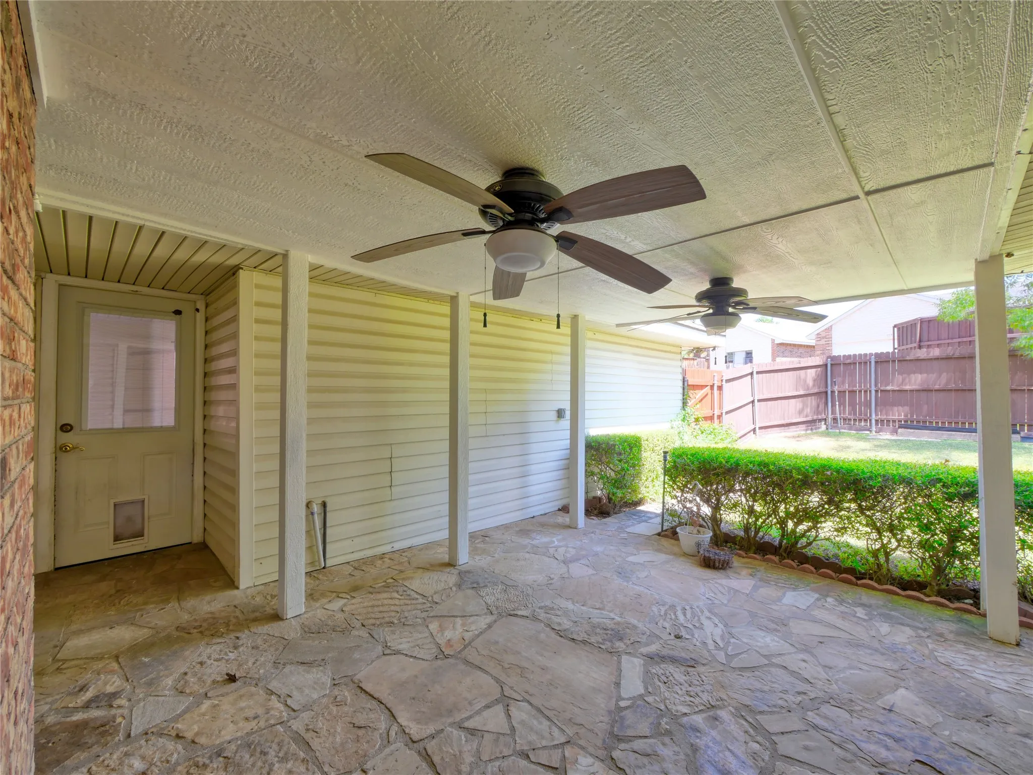Single Family Residence For Sale in Dallas County , 3706 Queenswood Lane, Garland, Texas 75040, 4 Bedroom, 2 Bathroom, 2 Garage spaces, 2,529 Sqft, built in 1986, mls#21354991, Real Estate Agent in Garland, Homes For Sale in Dallas county, Homes For Sale in Garland, Realtor in Garland Texas, Real Estate Brokerage Independent Realty Texas, Luminita Cordes Realtor