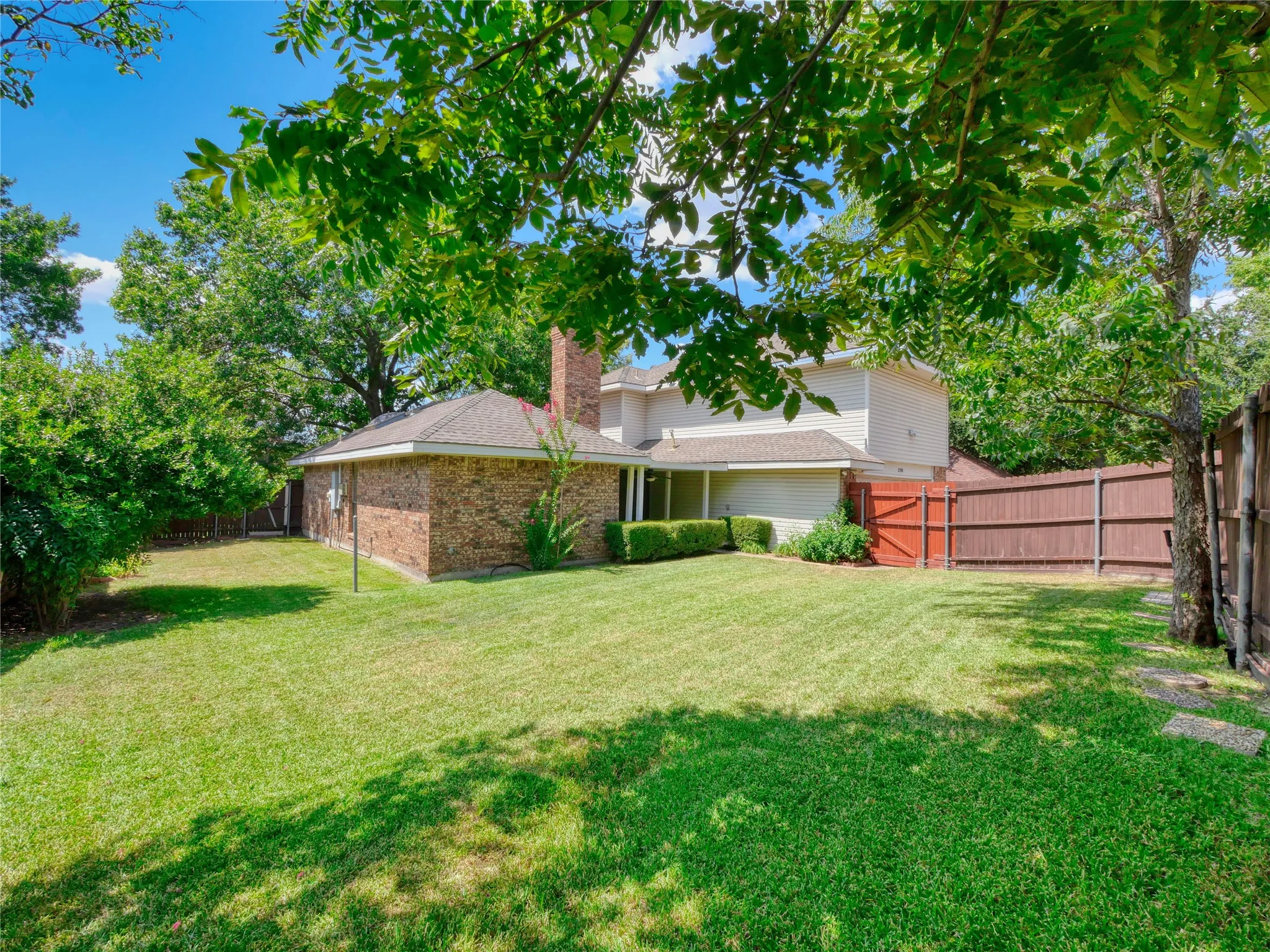 Single Family Residence For Sale in Dallas County , 3706 Queenswood Lane, Garland, Texas 75040, 4 Bedroom, 2 Bathroom, 2 Garage spaces, 2,529 Sqft, built in 1986, mls#21354991, Real Estate Agent in Garland, Homes For Sale in Dallas county, Homes For Sale in Garland, Realtor in Garland Texas, Real Estate Brokerage Independent Realty Texas, Luminita Cordes Realtor
