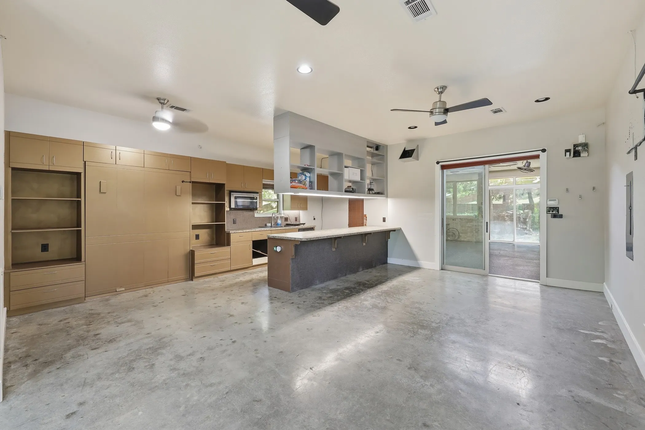 Single Family Residence For Rent in Ellis County , 159 Willow Run, Waxahachie, Texas 75165, 5 Bedroom, 5 Bathroom, 3 Garage spaces, 5,736 Sqft, built in 2004, mls#21355031, Real Estate Agent in Waxahachie, Homes For Rent in Ellis county, Homes For Rent in Waxahachie, Realtor in Waxahachie Texas, Real Estate Brokerage Independent Realty Texas, Luminita Cordes Realtor