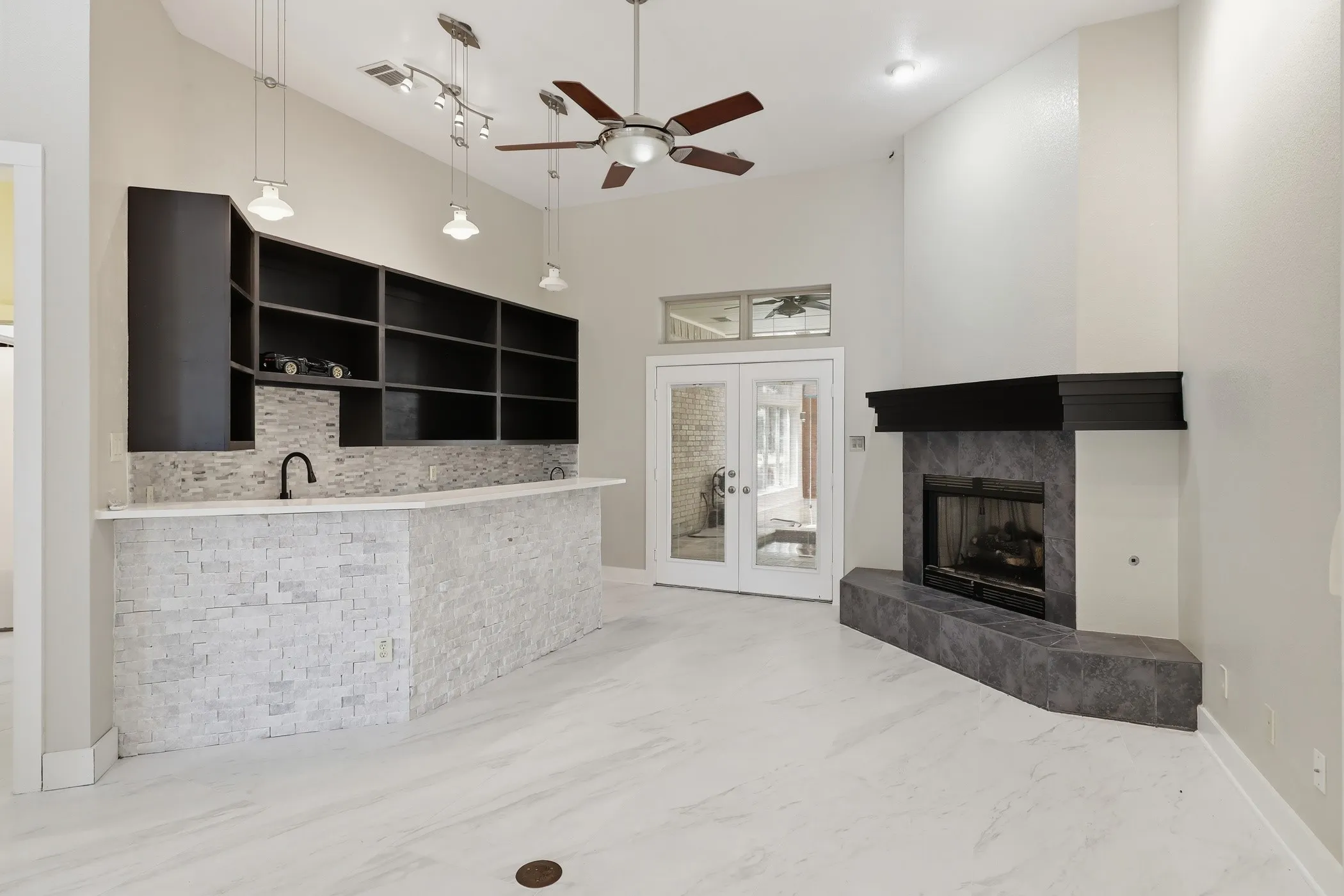Single Family Residence For Rent in Ellis County , 159 Willow Run, Waxahachie, Texas 75165, 5 Bedroom, 5 Bathroom, 3 Garage spaces, 5,736 Sqft, built in 2004, mls#21355031, Real Estate Agent in Waxahachie, Homes For Rent in Ellis county, Homes For Rent in Waxahachie, Realtor in Waxahachie Texas, Real Estate Brokerage Independent Realty Texas, Luminita Cordes Realtor