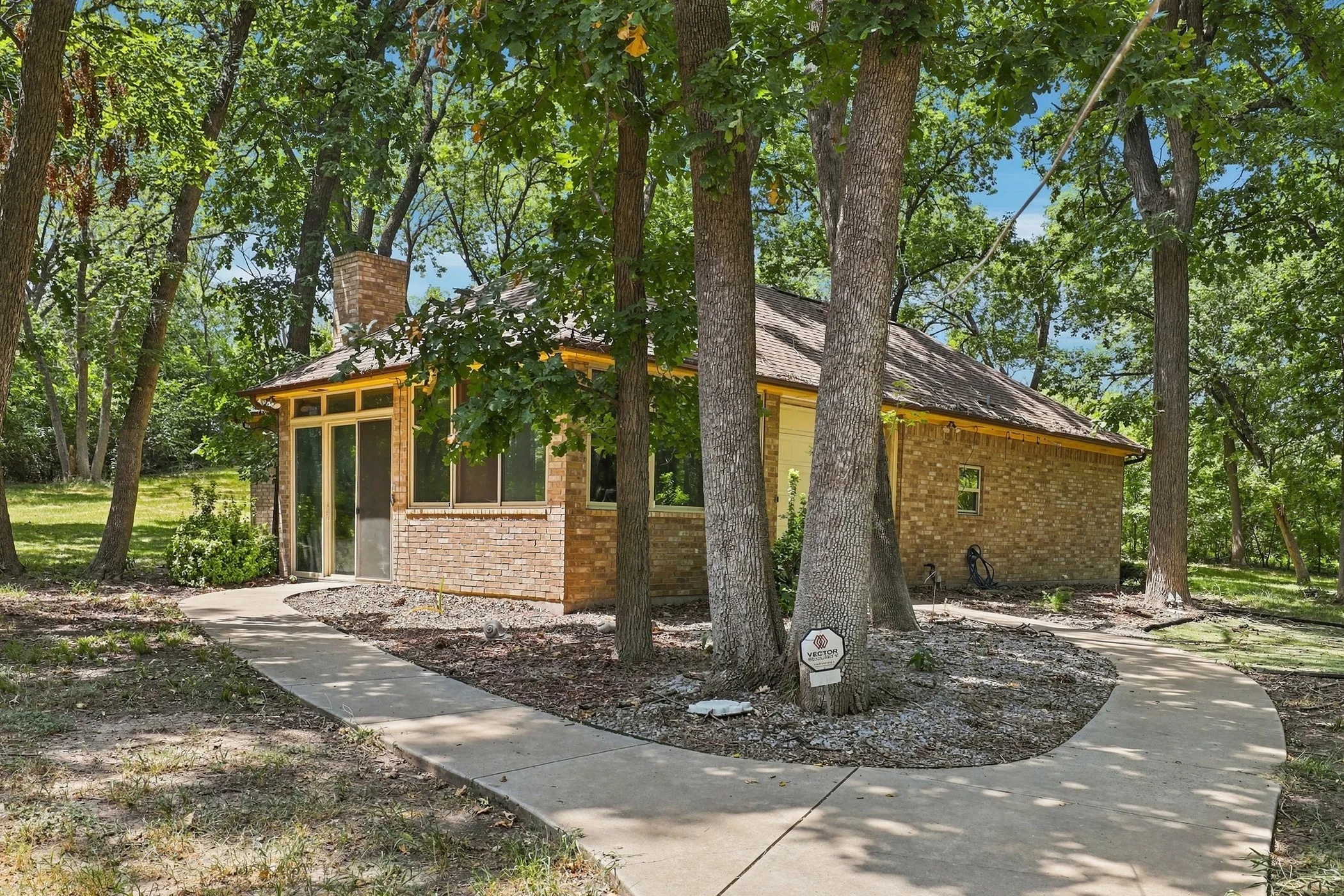 Single Family Residence For Rent in Ellis County , 159 Willow Run, Waxahachie, Texas 75165, 5 Bedroom, 5 Bathroom, 3 Garage spaces, 5,736 Sqft, built in 2004, mls#21355031, Real Estate Agent in Waxahachie, Homes For Rent in Ellis county, Homes For Rent in Waxahachie, Realtor in Waxahachie Texas, Real Estate Brokerage Independent Realty Texas, Luminita Cordes Realtor