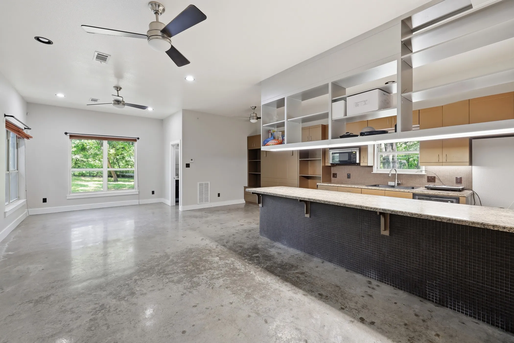 Single Family Residence For Rent in Ellis County , 159 Willow Run, Waxahachie, Texas 75165, 5 Bedroom, 5 Bathroom, 3 Garage spaces, 5,736 Sqft, built in 2004, mls#21355031, Real Estate Agent in Waxahachie, Homes For Rent in Ellis county, Homes For Rent in Waxahachie, Realtor in Waxahachie Texas, Real Estate Brokerage Independent Realty Texas, Luminita Cordes Realtor