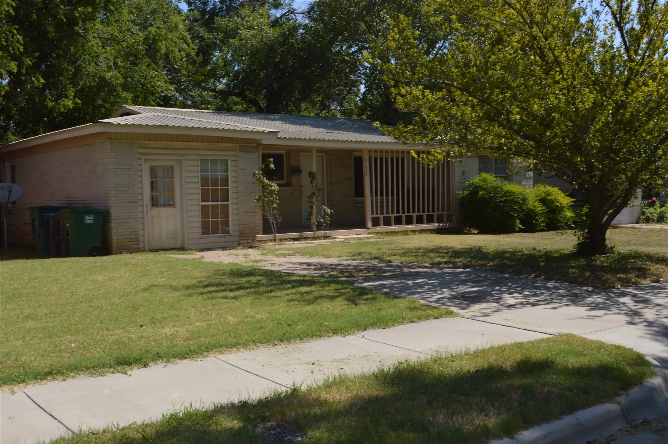 Single Family Residence For Sale in Tarrant County , 5624 Volder Drive, Fort Worth, Texas 76114, 3 Bedroom, 1 Bathroom, Garage spaces, 1,486 Sqft, built in 1954, mls#21355000, Real Estate Agent in Fort Worth, Homes For Sale in Tarrant county, Homes For Sale in Fort Worth, Realtor in Fort Worth Texas, Real Estate Brokerage Independent Realty Texas, Luminita Cordes Realtor