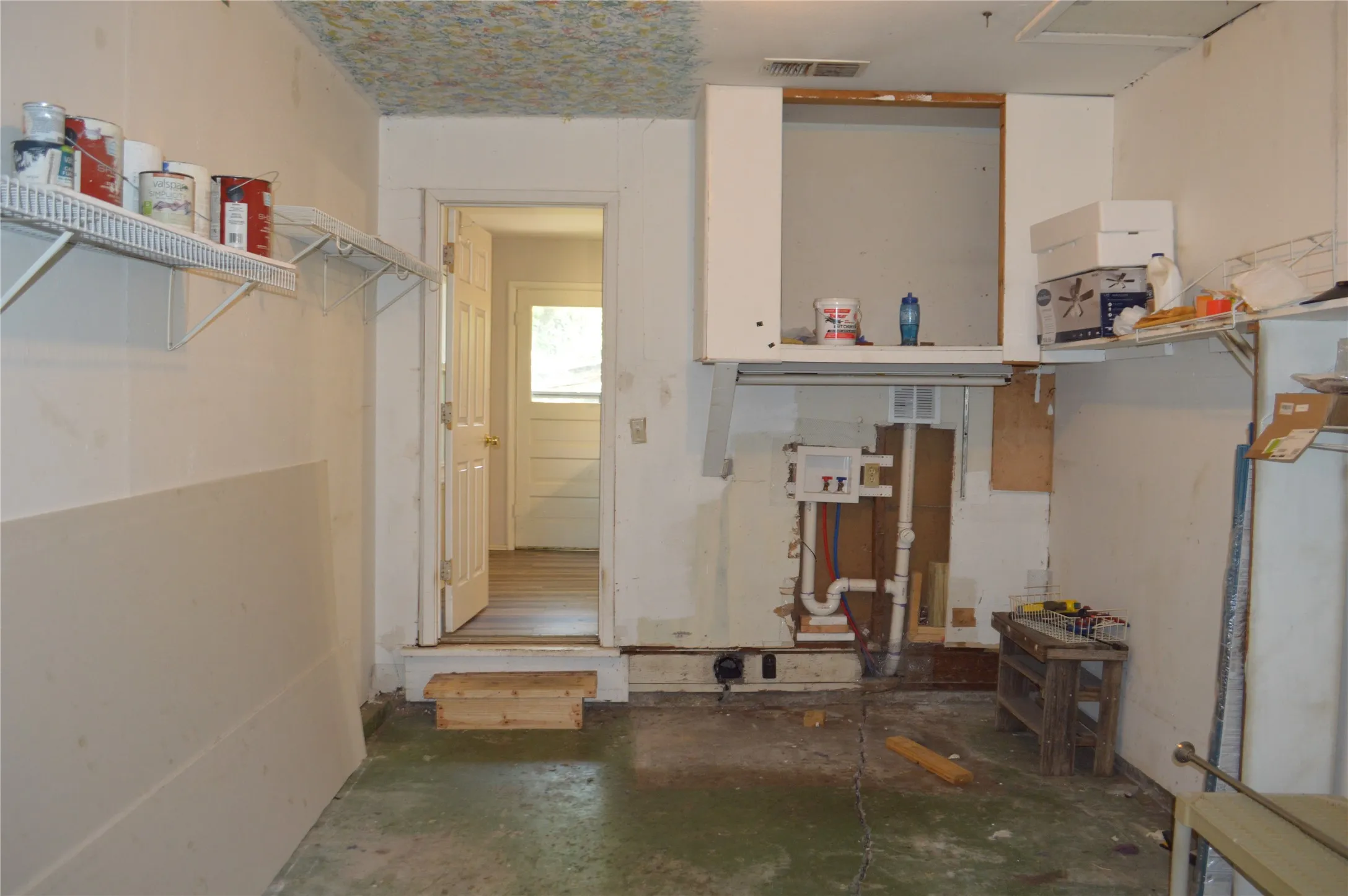 Single Family Residence For Sale in Tarrant County , 5624 Volder Drive, Fort Worth, Texas 76114, 3 Bedroom, 1 Bathroom, Garage spaces, 1,486 Sqft, built in 1954, mls#21355000, Real Estate Agent in Fort Worth, Homes For Sale in Tarrant county, Homes For Sale in Fort Worth, Realtor in Fort Worth Texas, Real Estate Brokerage Independent Realty Texas, Luminita Cordes Realtor
