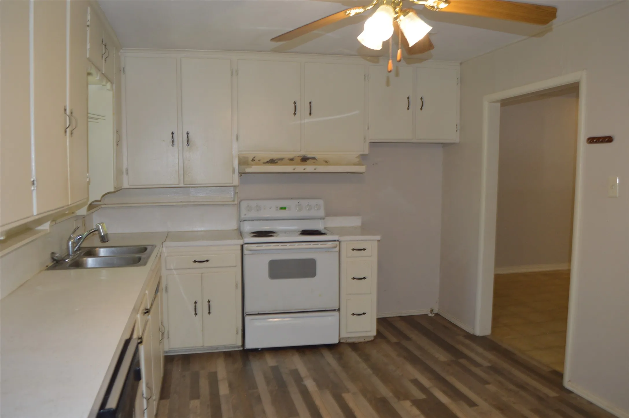 Single Family Residence For Sale in Tarrant County , 5624 Volder Drive, Fort Worth, Texas 76114, 3 Bedroom, 1 Bathroom, Garage spaces, 1,486 Sqft, built in 1954, mls#21355000, Real Estate Agent in Fort Worth, Homes For Sale in Tarrant county, Homes For Sale in Fort Worth, Realtor in Fort Worth Texas, Real Estate Brokerage Independent Realty Texas, Luminita Cordes Realtor
