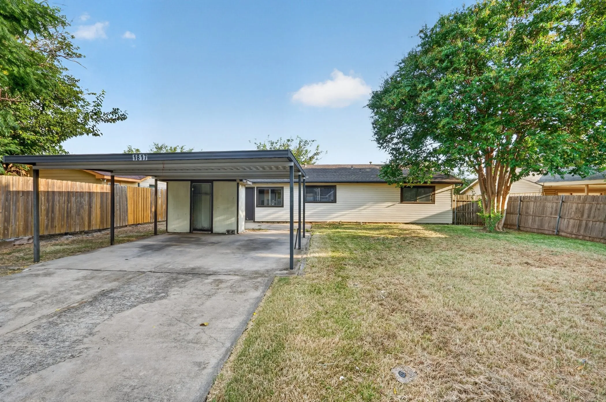 Single Family Residence For Sale in Dallas County , 1817 Millwick Street, Garland, Texas 75044, 4 Bedroom, 2 Bathroom, Garage spaces, 1,376 Sqft, built in 1971, mls#21344504, Real Estate Agent in Garland, Homes For Sale in Dallas county, Homes For Sale in Garland, Realtor in Garland Texas, Real Estate Brokerage Independent Realty Texas, Luminita Cordes Realtor