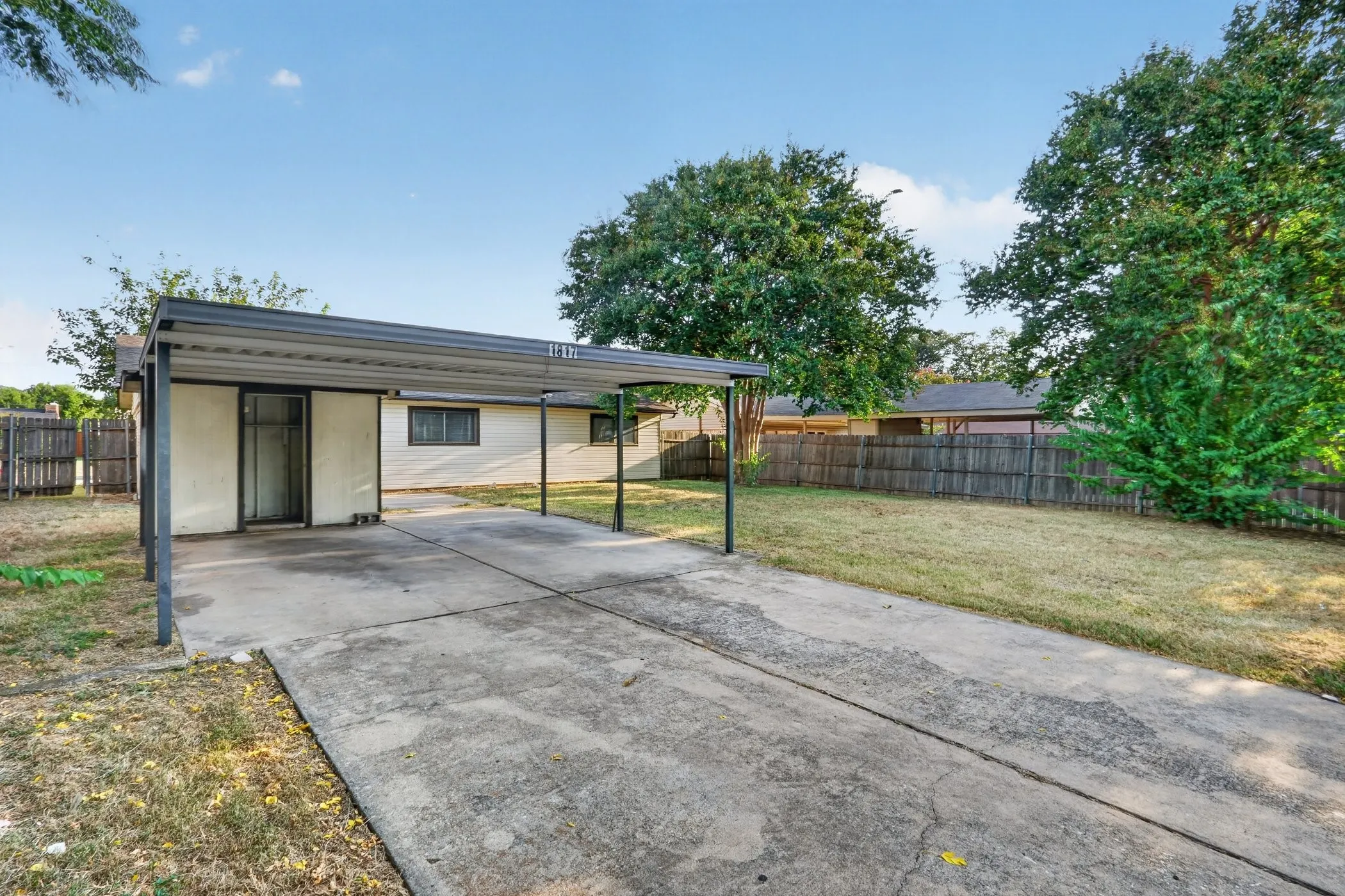Single Family Residence For Sale in Dallas County , 1817 Millwick Street, Garland, Texas 75044, 4 Bedroom, 2 Bathroom, Garage spaces, 1,376 Sqft, built in 1971, mls#21344504, Real Estate Agent in Garland, Homes For Sale in Dallas county, Homes For Sale in Garland, Realtor in Garland Texas, Real Estate Brokerage Independent Realty Texas, Luminita Cordes Realtor
