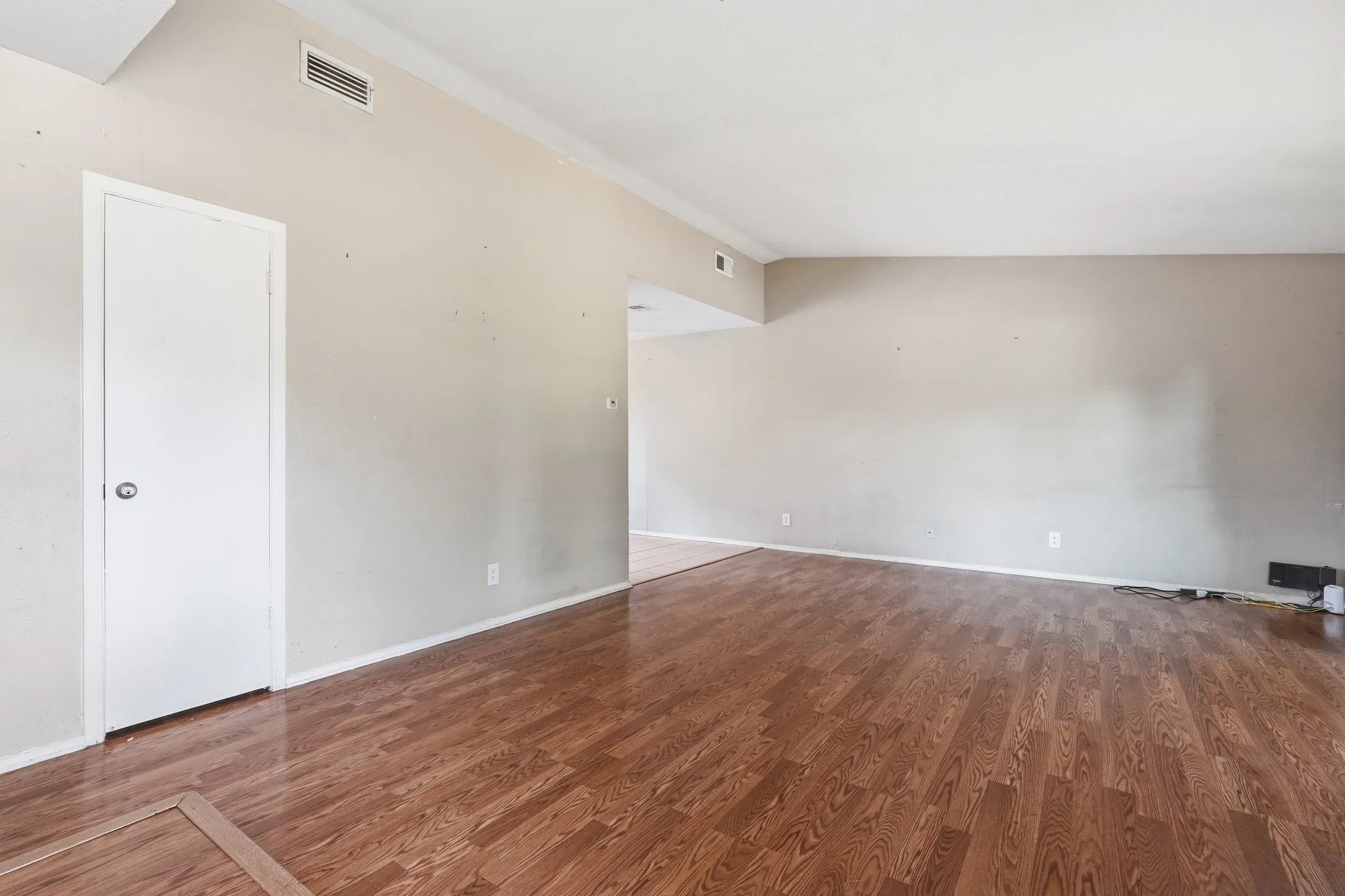 Single Family Residence For Sale in Dallas County , 1817 Millwick Street, Garland, Texas 75044, 4 Bedroom, 2 Bathroom, Garage spaces, 1,376 Sqft, built in 1971, mls#21344504, Real Estate Agent in Garland, Homes For Sale in Dallas county, Homes For Sale in Garland, Realtor in Garland Texas, Real Estate Brokerage Independent Realty Texas, Luminita Cordes Realtor