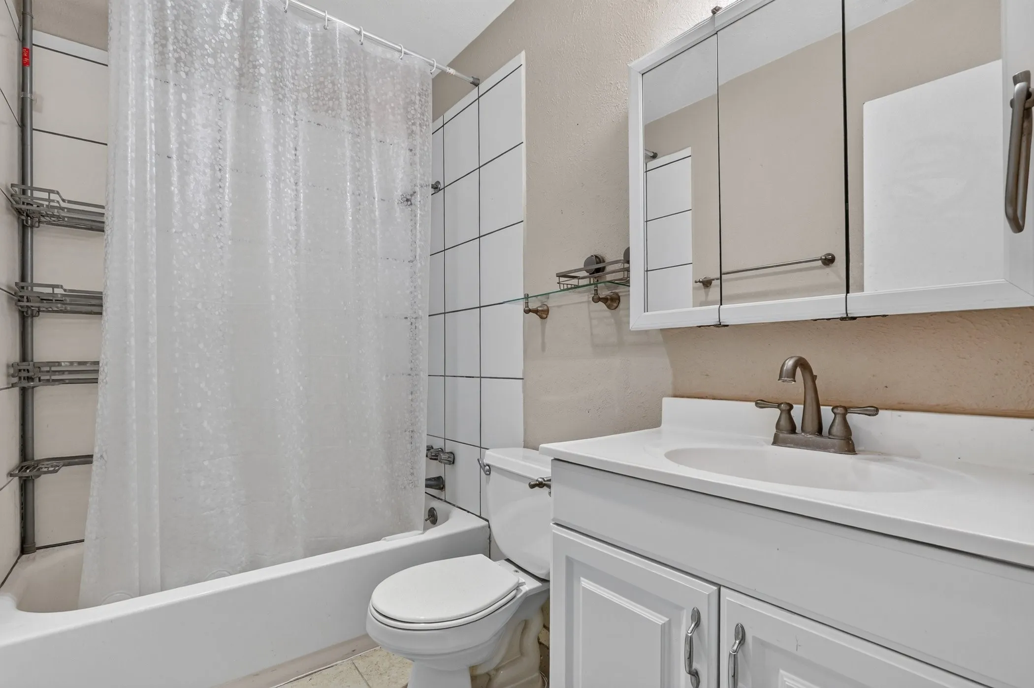 Single Family Residence For Sale in Dallas County , 1817 Millwick Street, Garland, Texas 75044, 4 Bedroom, 2 Bathroom, Garage spaces, 1,376 Sqft, built in 1971, mls#21344504, Real Estate Agent in Garland, Homes For Sale in Dallas county, Homes For Sale in Garland, Realtor in Garland Texas, Real Estate Brokerage Independent Realty Texas, Luminita Cordes Realtor