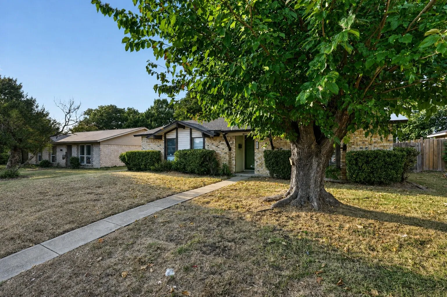 Single Family Residence For Sale in Dallas County , 1817 Millwick Street, Garland, Texas 75044, 4 Bedroom, 2 Bathroom, Garage spaces, 1,376 Sqft, built in 1971, mls#21344504, Real Estate Agent in Garland, Homes For Sale in Dallas county, Homes For Sale in Garland, Realtor in Garland Texas, Real Estate Brokerage Independent Realty Texas, Luminita Cordes Realtor