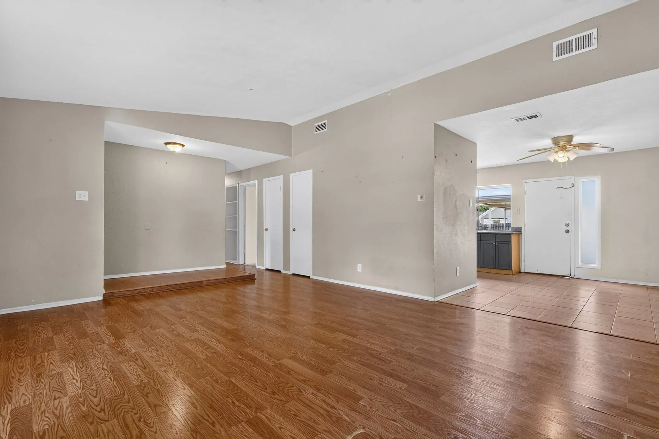 Single Family Residence For Sale in Dallas County , 1817 Millwick Street, Garland, Texas 75044, 4 Bedroom, 2 Bathroom, Garage spaces, 1,376 Sqft, built in 1971, mls#21344504, Real Estate Agent in Garland, Homes For Sale in Dallas county, Homes For Sale in Garland, Realtor in Garland Texas, Real Estate Brokerage Independent Realty Texas, Luminita Cordes Realtor